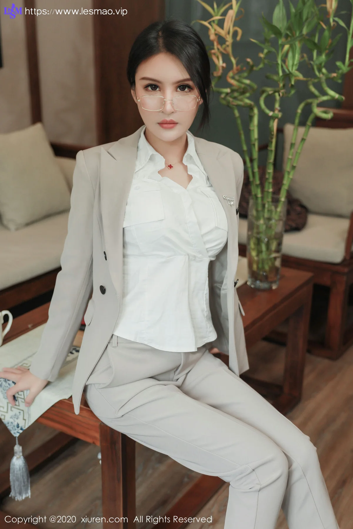 XiuRen 秀人 No.2098 典藏版新写真 Emily顾奈奈 - 10