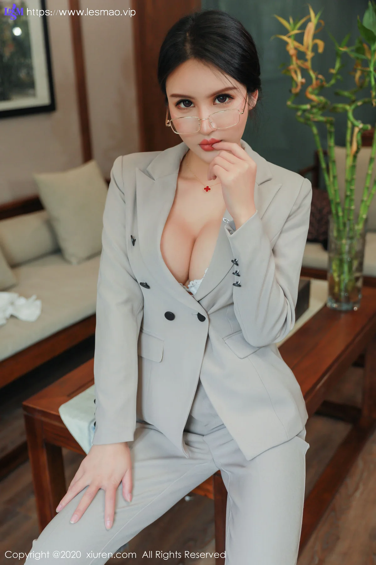 XiuRen 秀人 No.2098 典藏版新写真 Emily顾奈奈 - 15