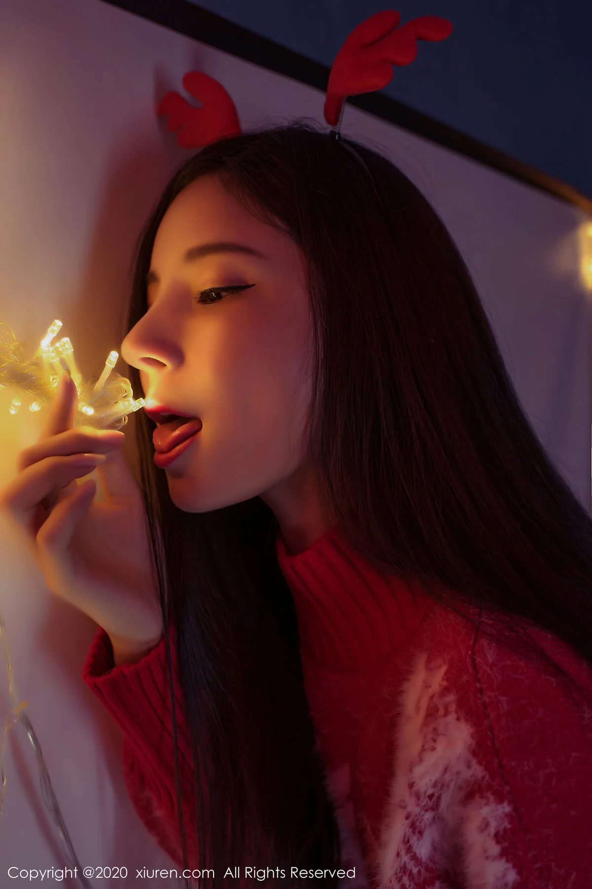 XiuRen 秀人 No.2120 小蛮妖_honey 新晋水嫩模特 首弹写真 - 33