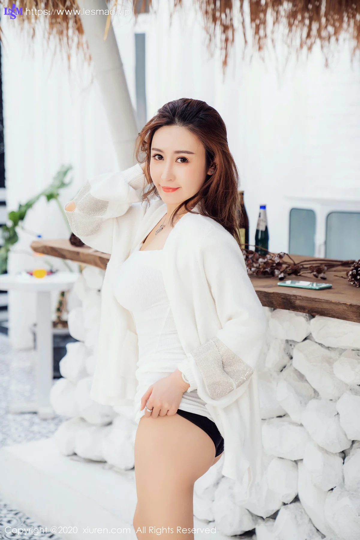XiuRen 秀人 No.2121 巨乳御姐 周井空 丰满美胸白色毛衣写真 - 15