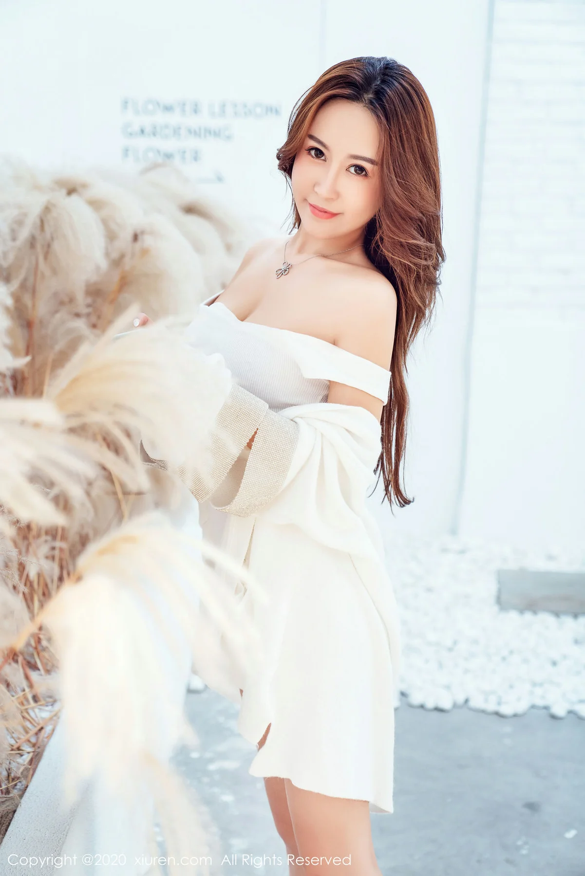 XiuRen 秀人 No.2121 巨乳御姐 周井空 丰满美胸白色毛衣写真 - 38