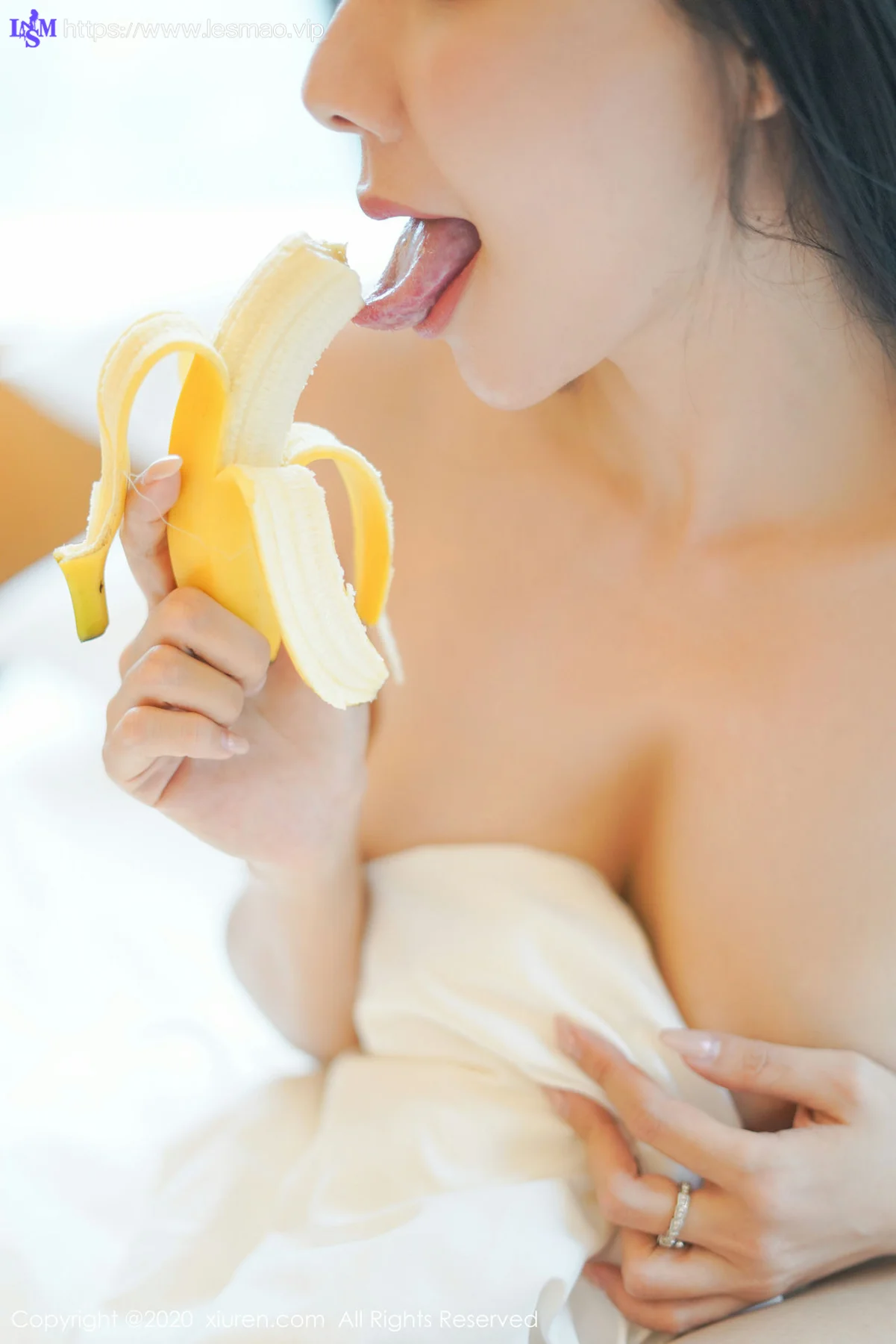 XiuRen 秀人 No.2142 玉体诱惑 果儿Victoria 性感御姐私房写真 - 52