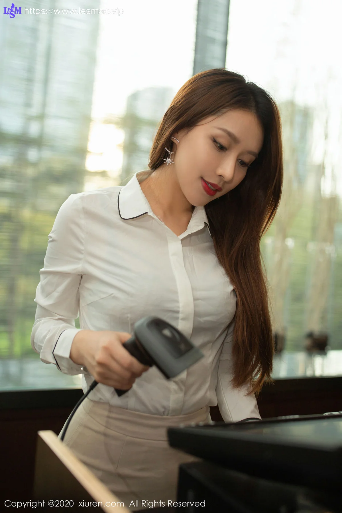 XiuRen 秀人 No.2154 徐安安 酒店服务员主题写真 - 16