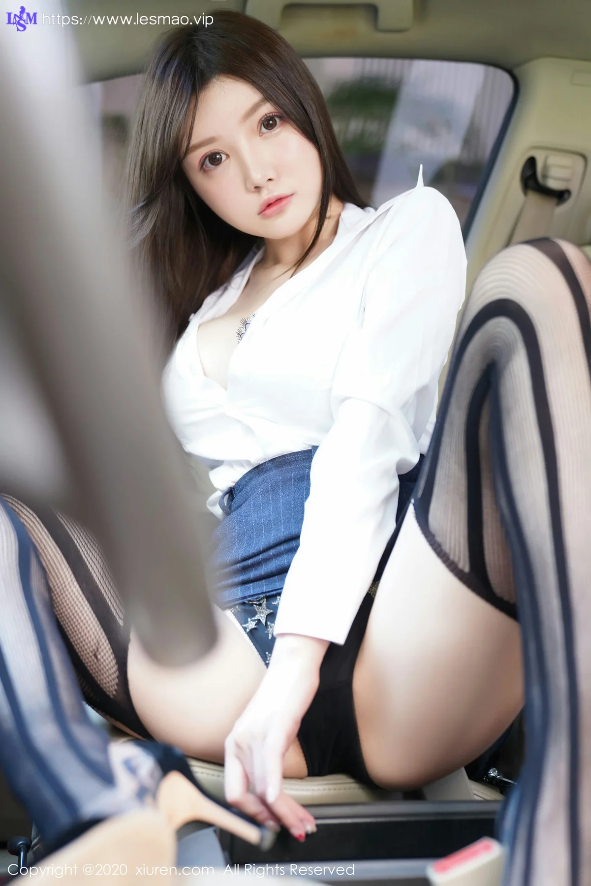 XiuRen 秀人 No.2209 车拍性感秘书109 糯美子Mini 三亚旅拍写真 - 92