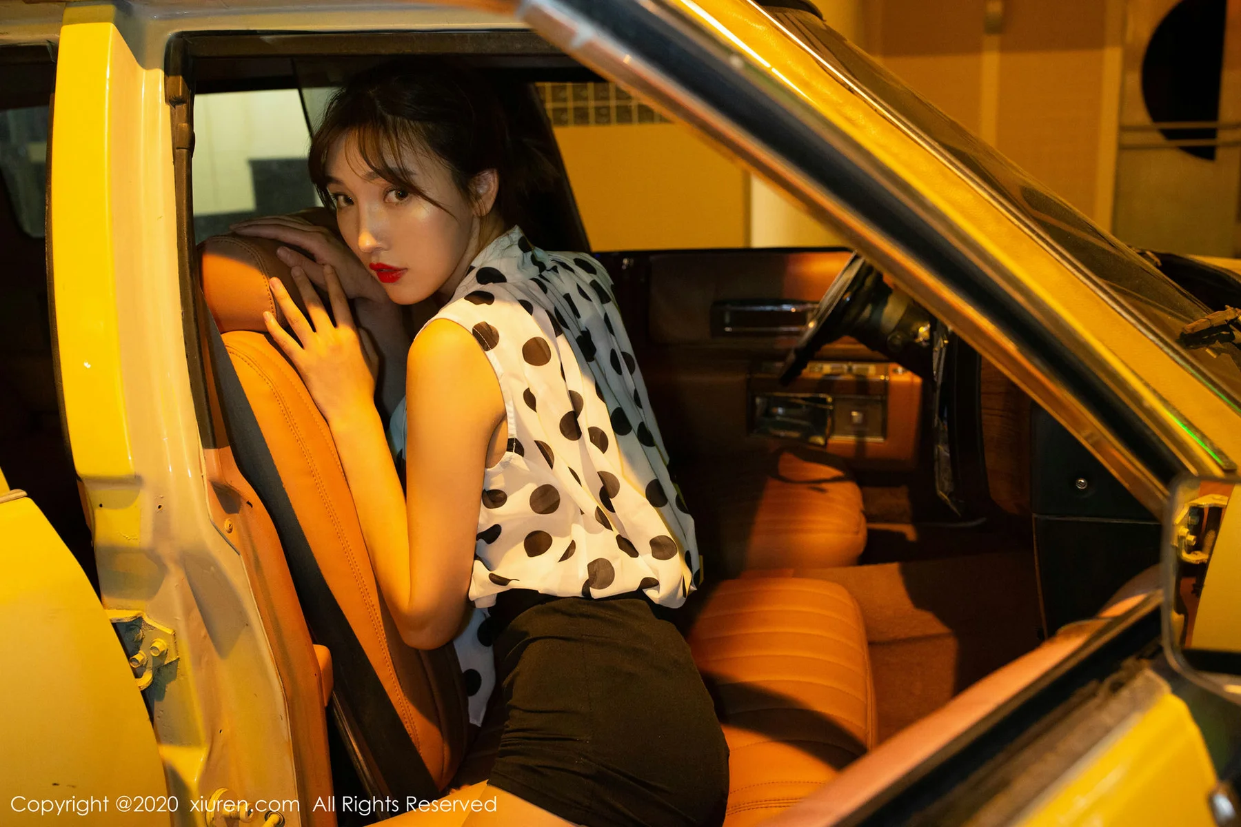 XiuRen 秀人 No.2222 香车美人场景 陆萱萱 约会日记主题写真 - 69