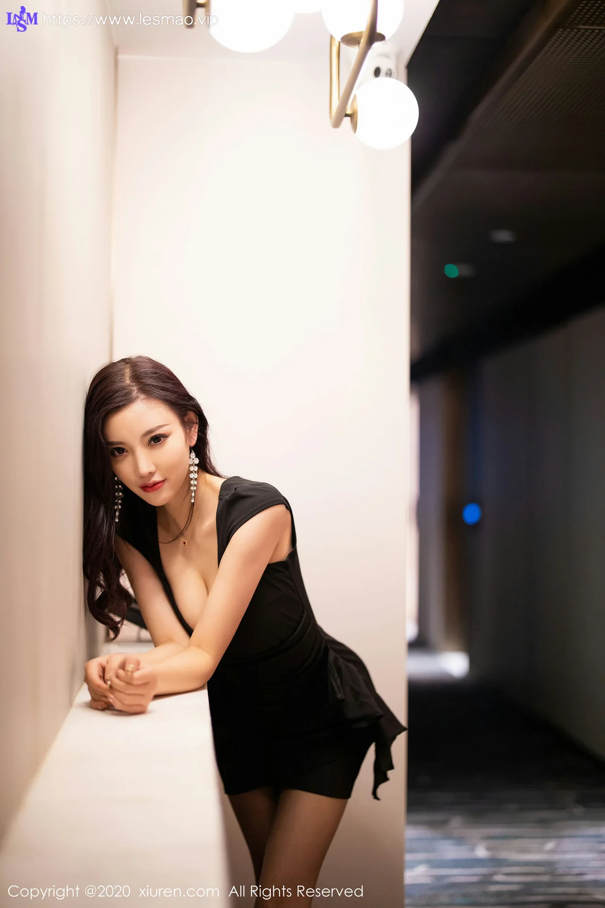 XiuRen 秀人 No.2241 杨晨晨sugar 典雅吊裙性感私房写真 - 16