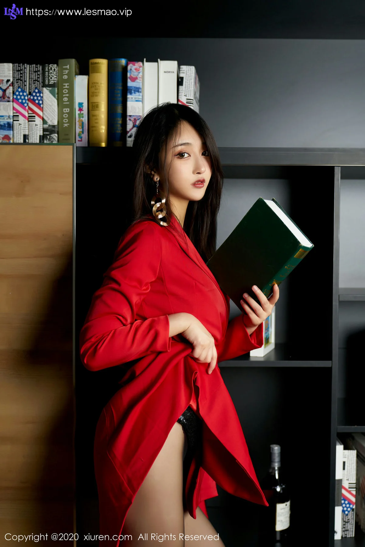 XiuRen 秀人 No.2247 魅惑黑丝总裁 Betty林子欣 制服心愿旅拍写真 - 30
