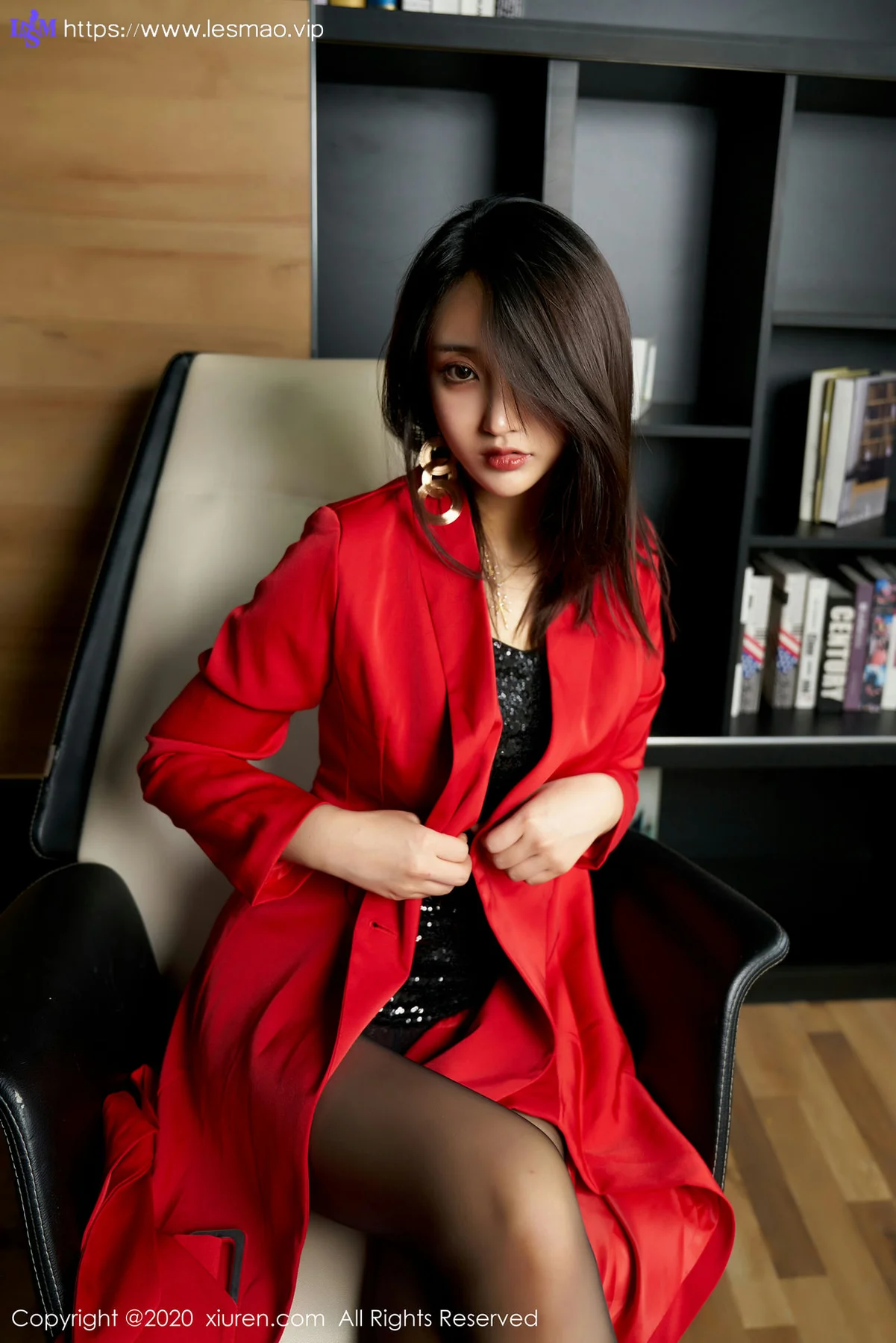 XiuRen 秀人 No.2247 魅惑黑丝总裁 Betty林子欣 制服心愿旅拍写真 - 36