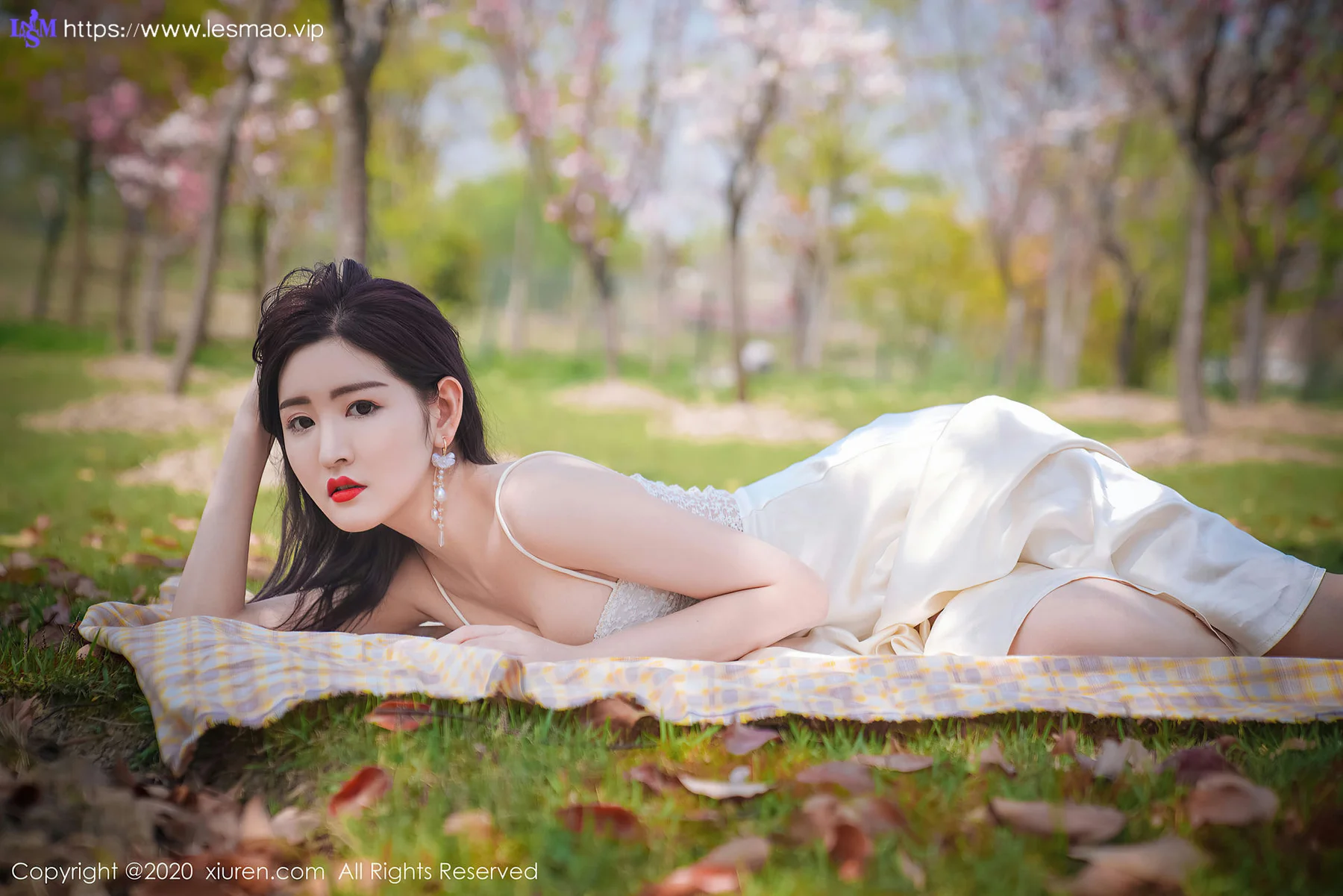 XiuRen 秀人 No.2297 沈梦瑶 花海美女 - 12