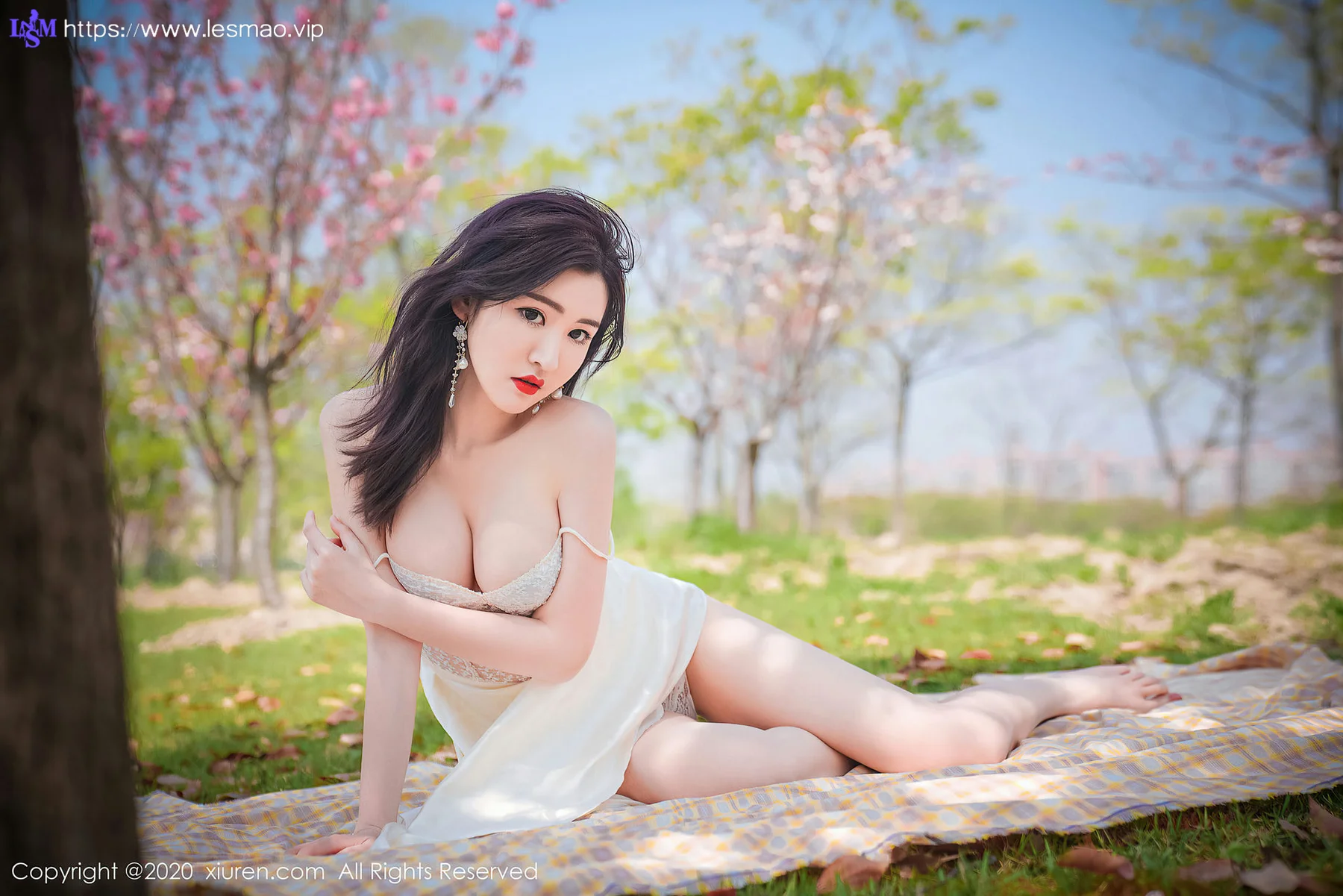 XiuRen 秀人 No.2297 沈梦瑶 花海美女 - 13