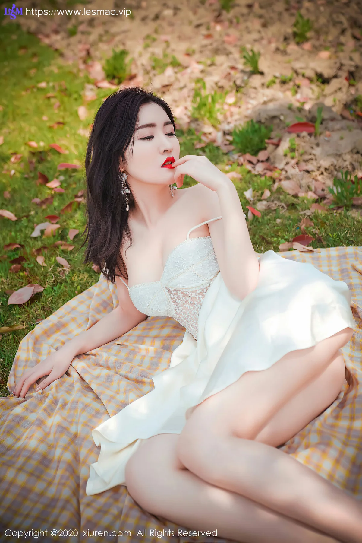 XiuRen 秀人 No.2297 沈梦瑶 花海美女 - 18