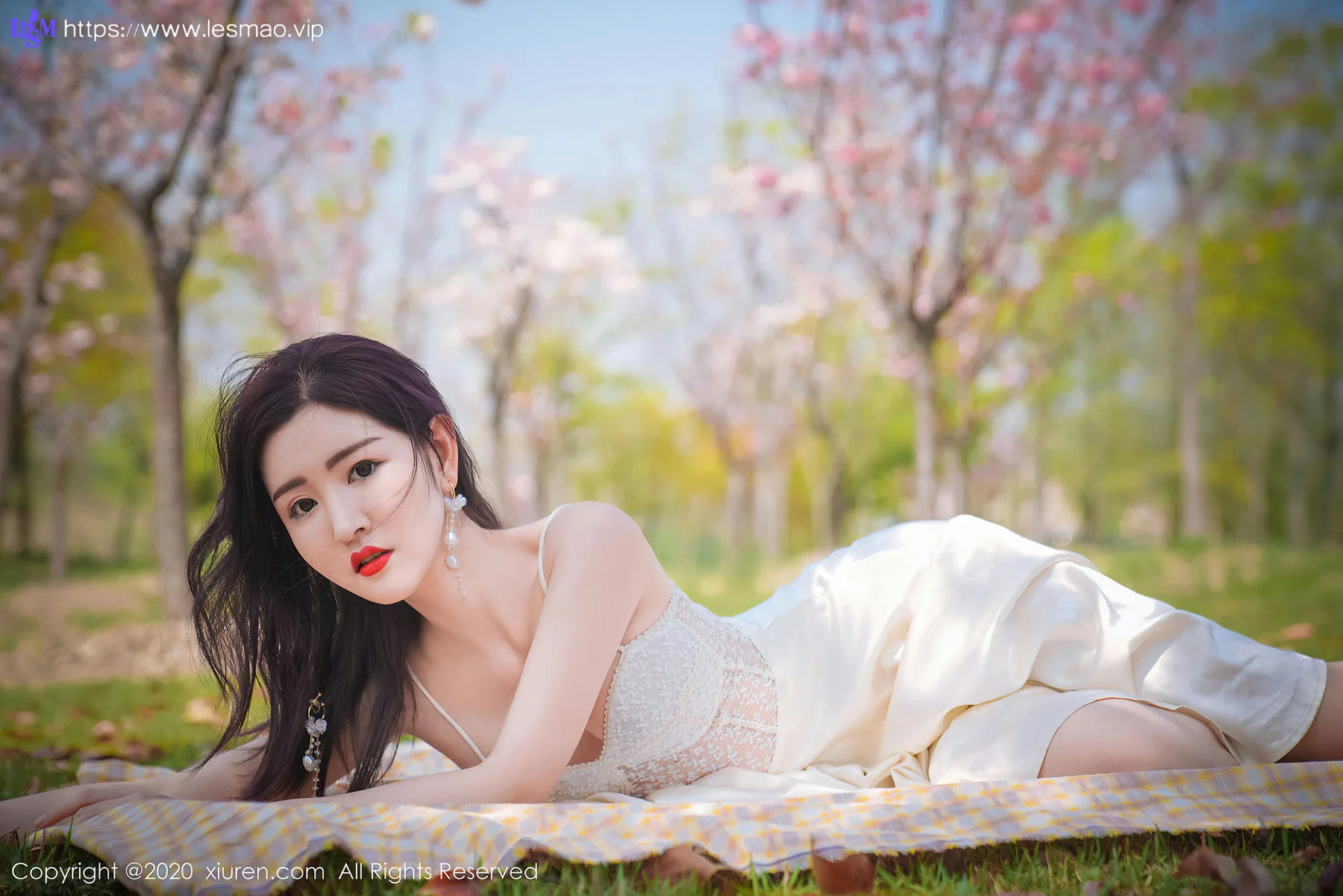 XiuRen 秀人 No.2297 沈梦瑶 花海美女 - 23