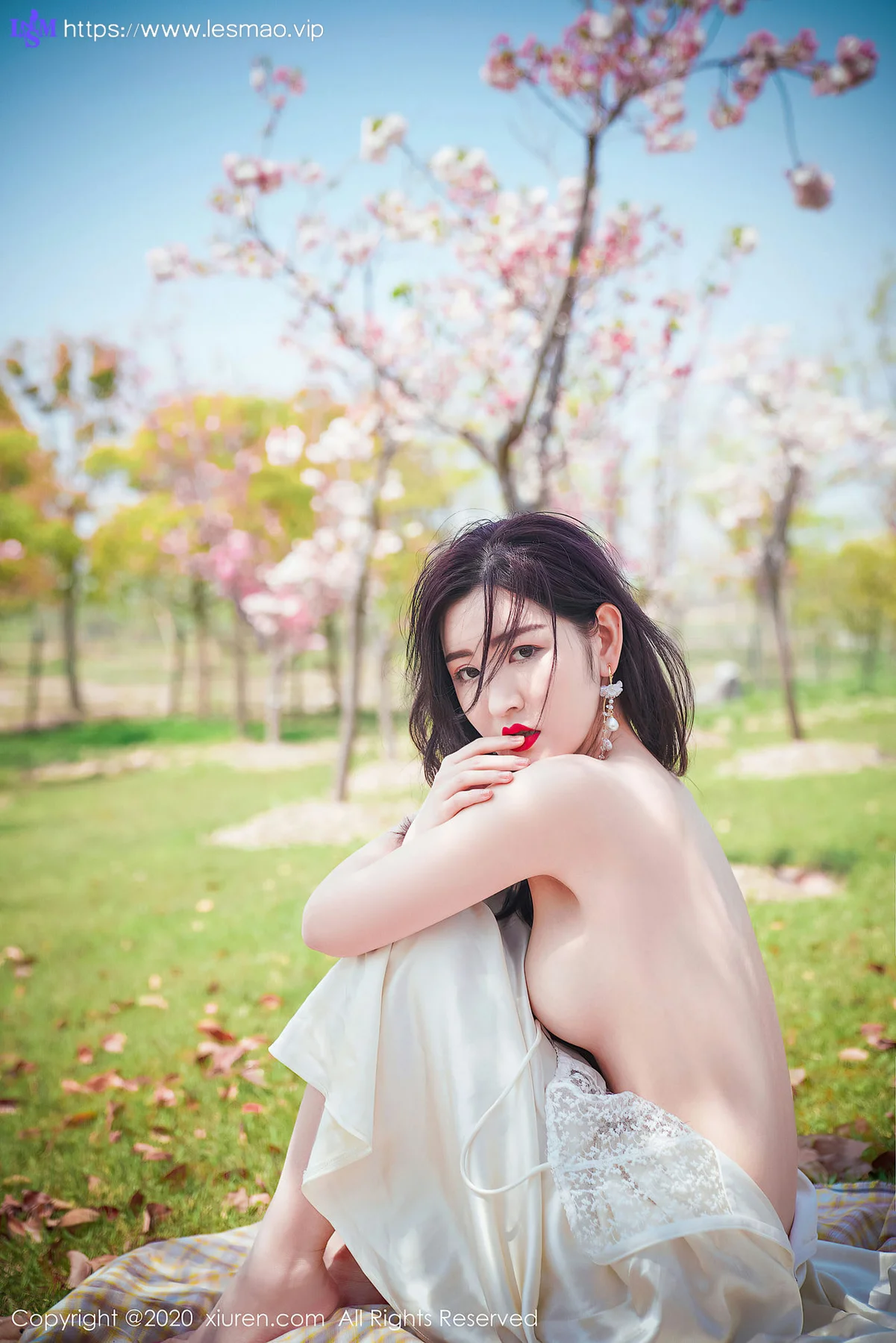 XiuRen 秀人 No.2297 沈梦瑶 花海美女 - 36