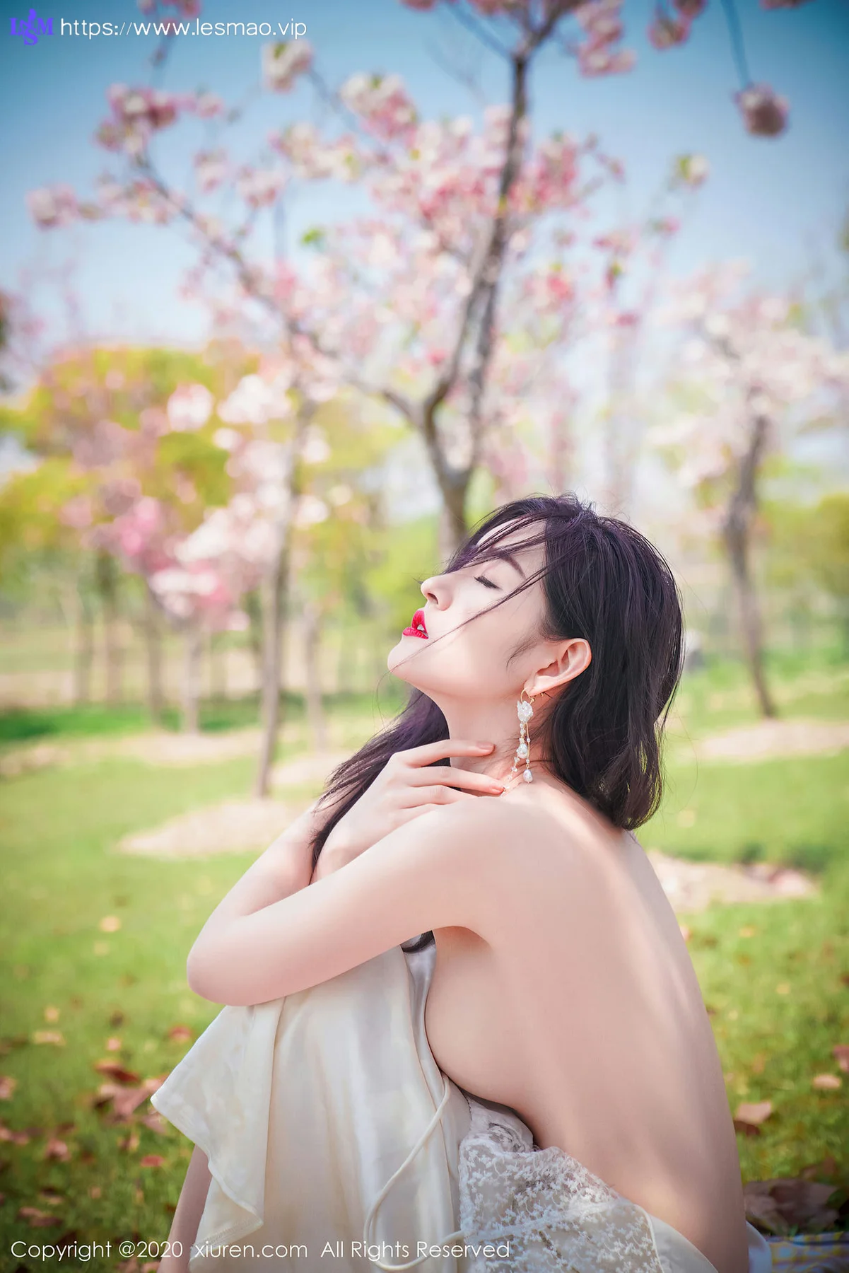 XiuRen 秀人 No.2297 沈梦瑶 花海美女 - 37