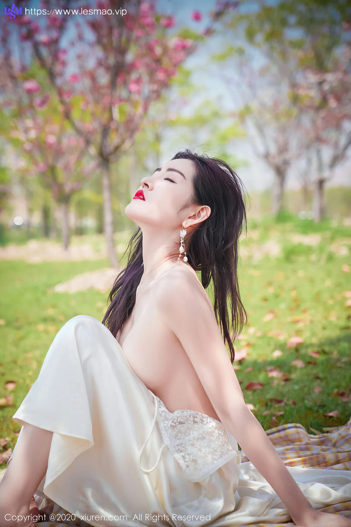 XiuRen 秀人 No.2297 沈梦瑶 花海美女 - 38