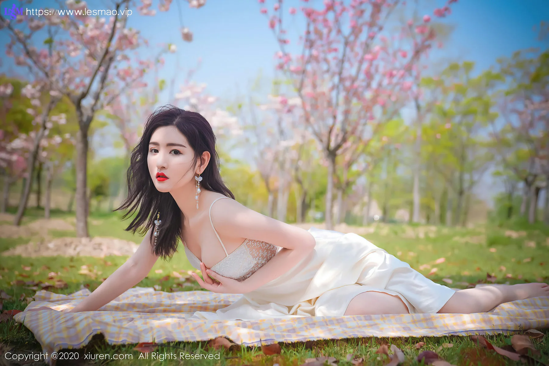 XiuRen 秀人 No.2297 沈梦瑶 花海美女 - 45