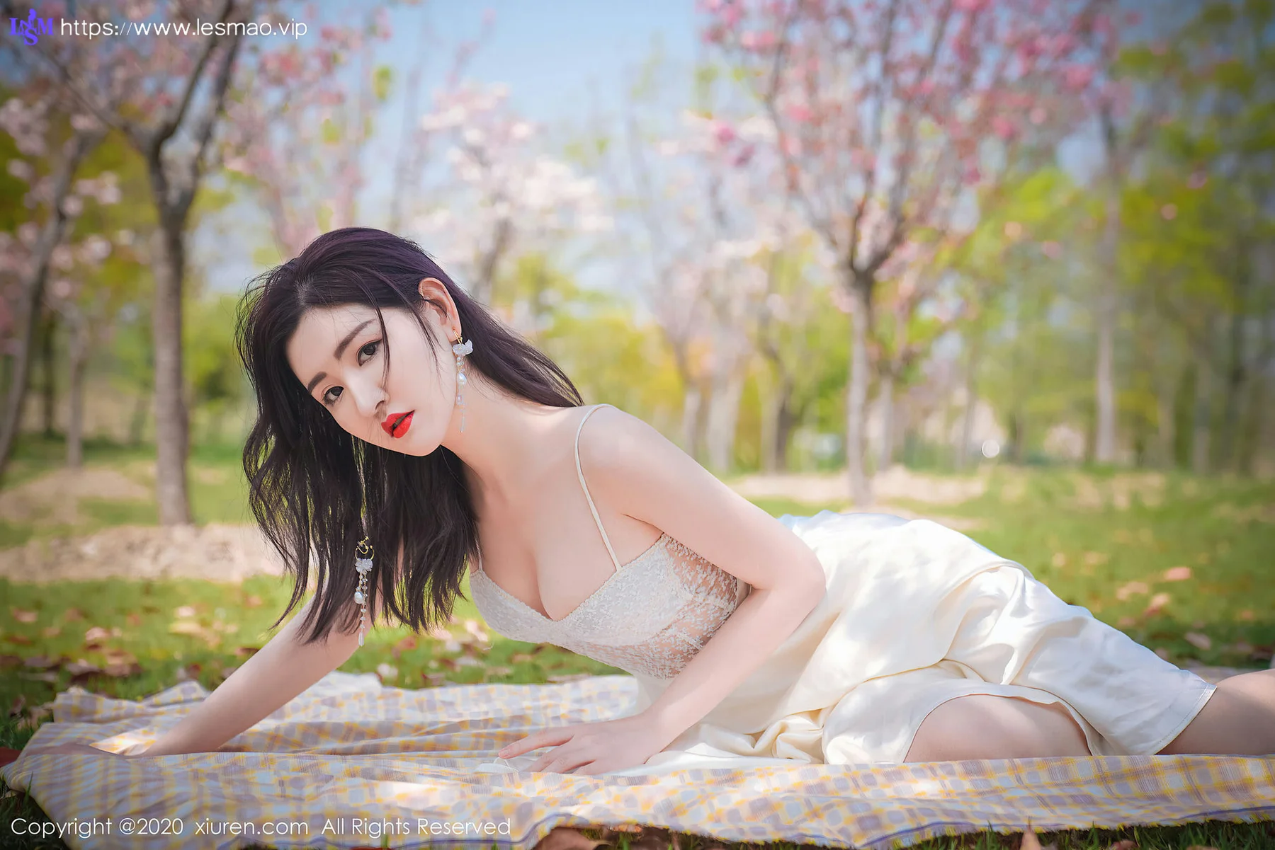 XiuRen 秀人 No.2297 沈梦瑶 花海美女 - 52