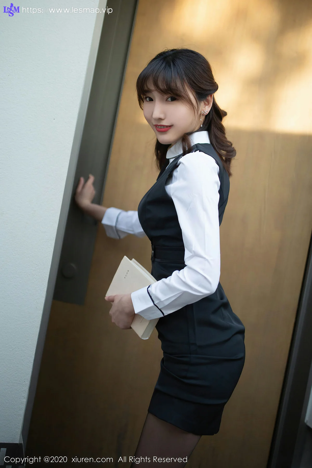 XiuRen 秀人 No.2312 陆萱萱 性感制服 - 13