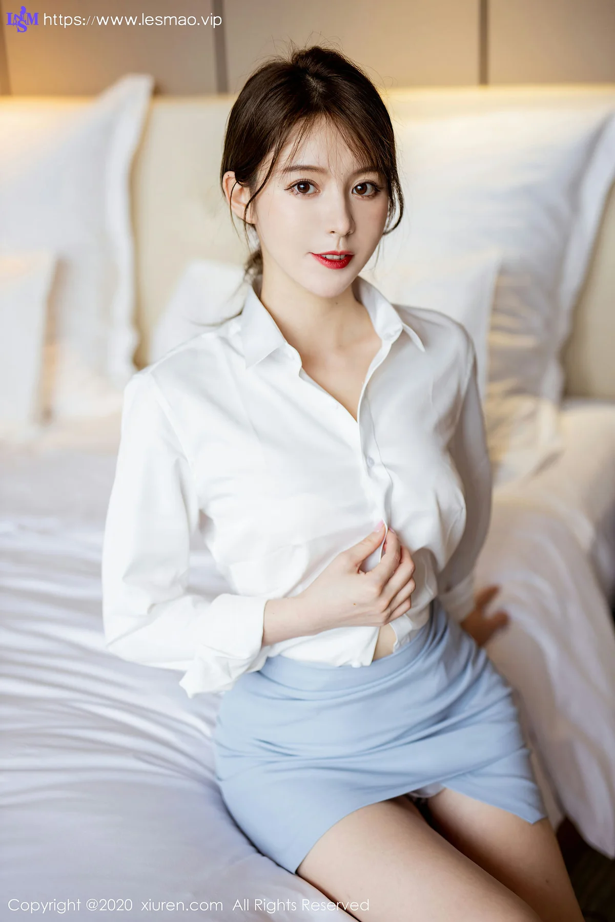 XiuRen 秀人 No.2350 浅色秘书装 yoo优优 - 16