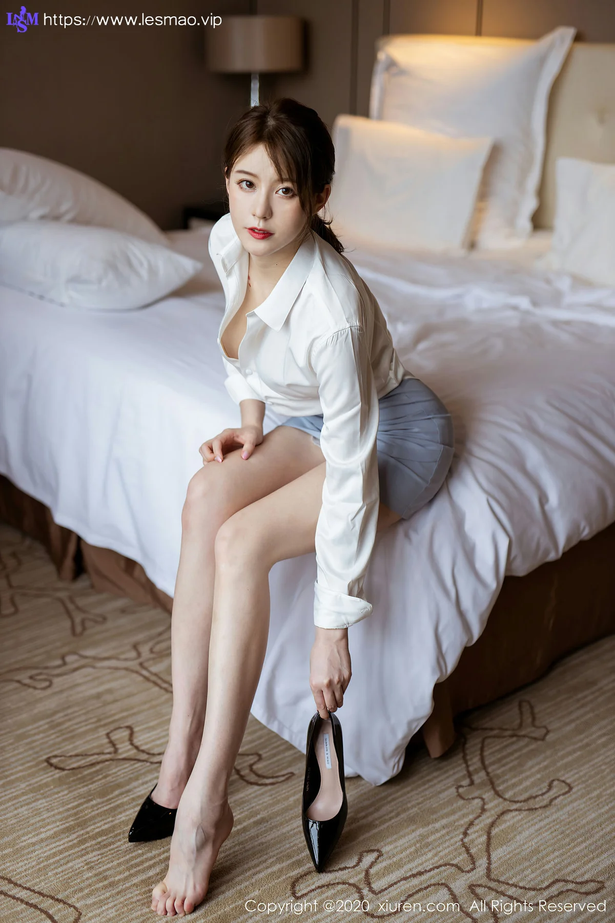 XiuRen 秀人 No.2350 浅色秘书装 yoo优优 - 32