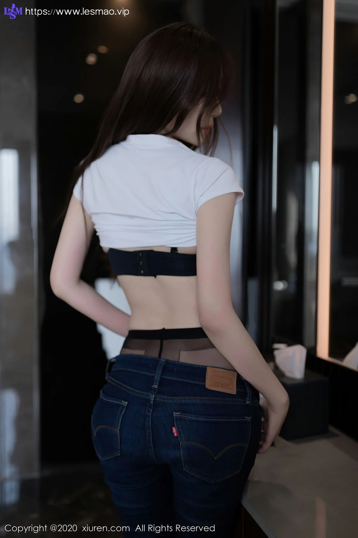 XiuRen 秀人 No.2406  victoria志玲新人模特 美臀秀足 - 16