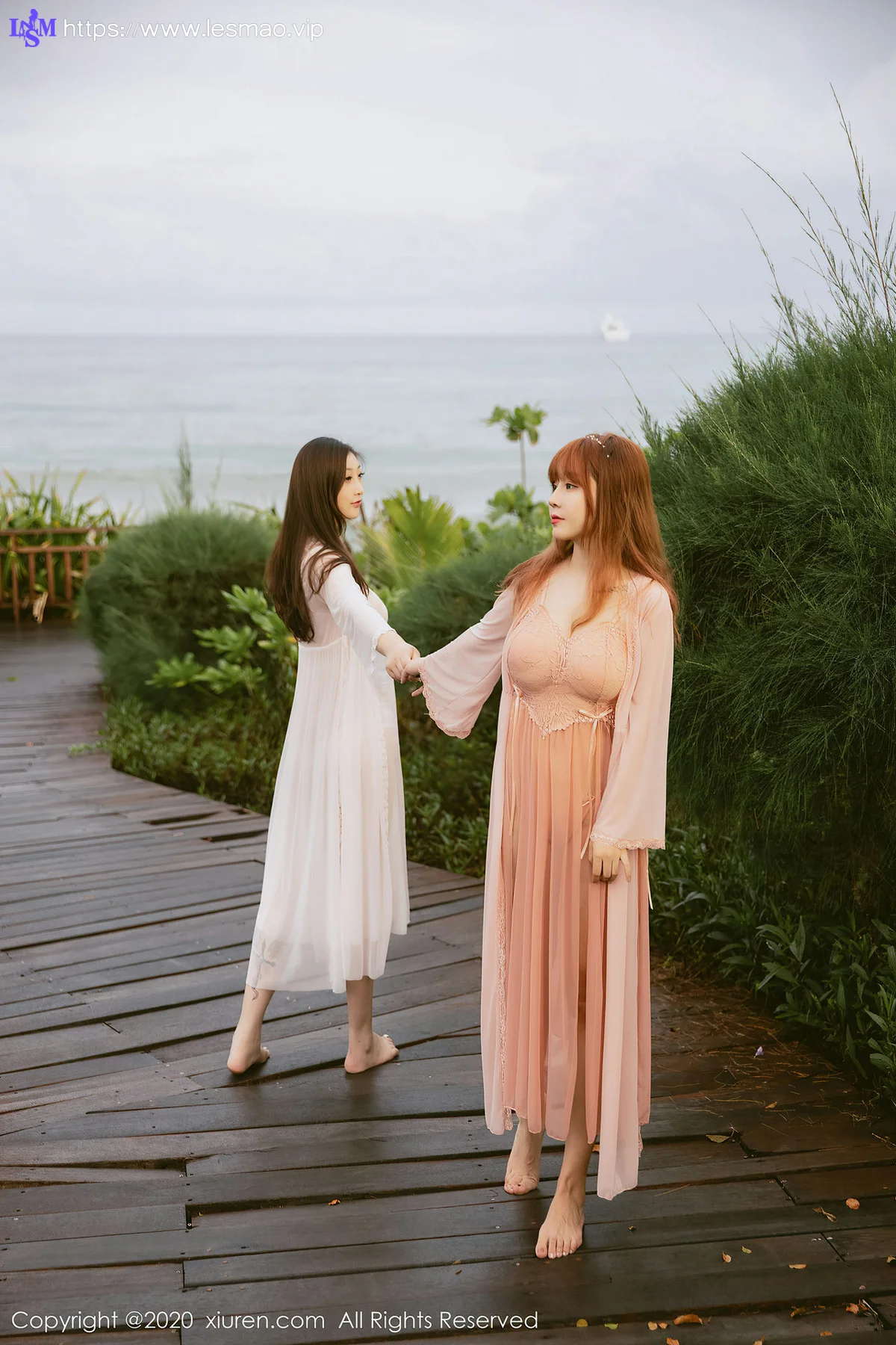 XiuRen 秀人 No.2444  模特合辑 妲己和王雨纯户外写真 - 23