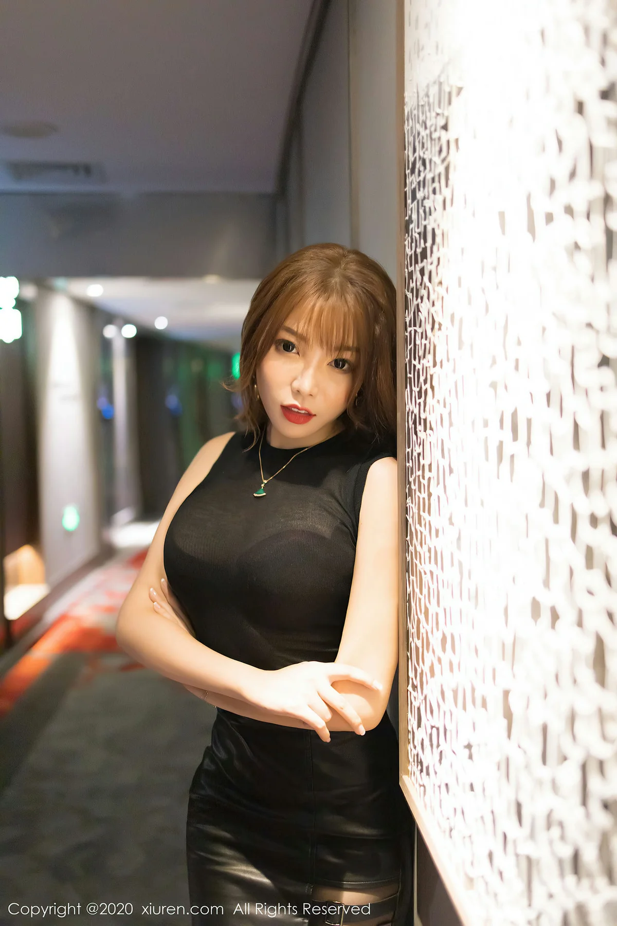 XiuRen 秀人 No.2445  时尚街拍与魅惑私房 芝芝booty - 45