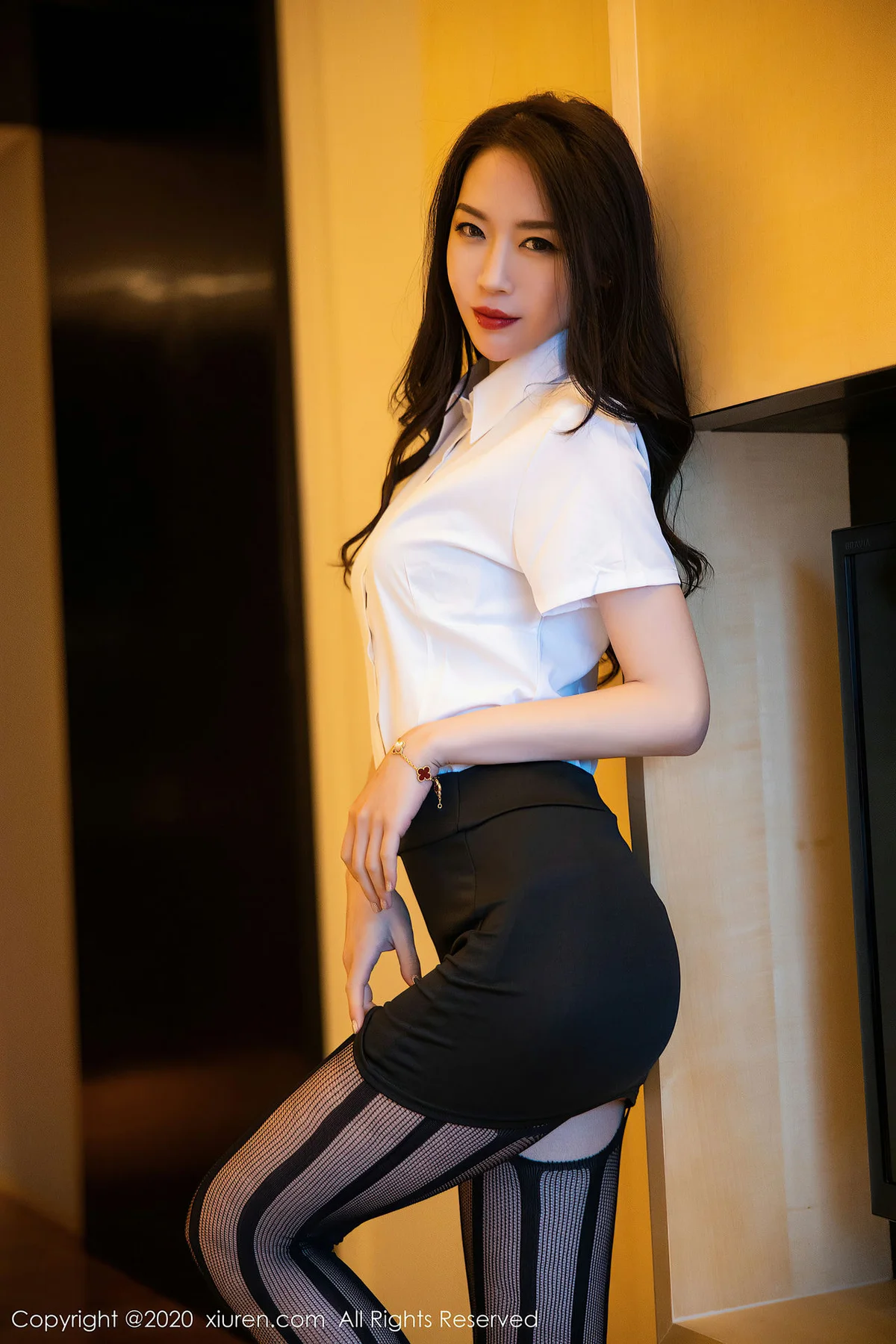 XiuRen 秀人 No.2450  性感底裤 梦心月 秘书ol制服 - 46