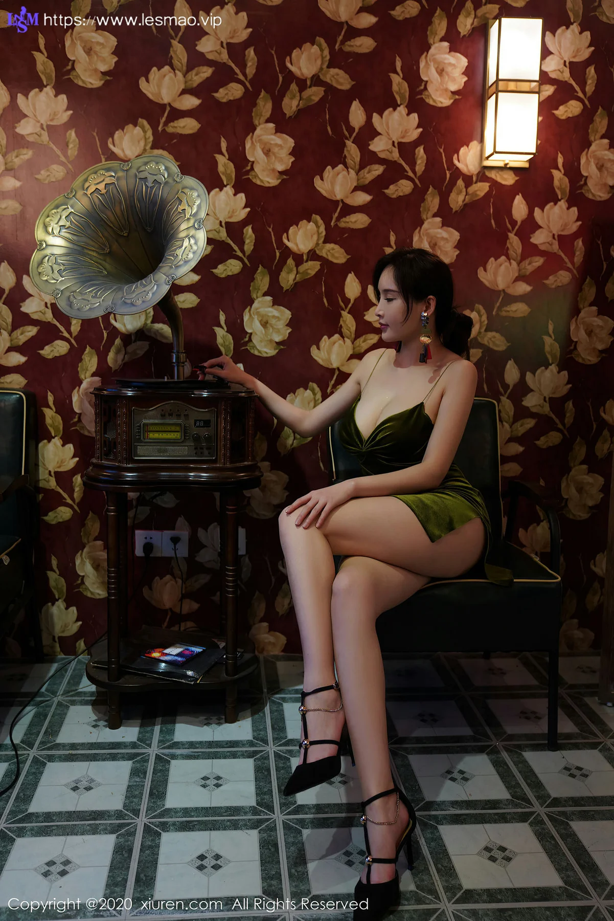 XiuRen 秀人 No.2477  奶瓶土肥圆矮矬丑黑穷 港风系列的视觉... - 33