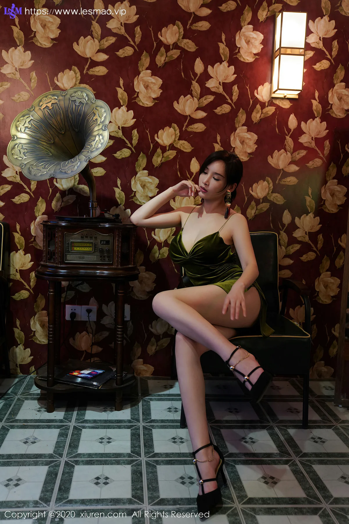 XiuRen 秀人 No.2477  奶瓶土肥圆矮矬丑黑穷 港风系列的视觉... - 36