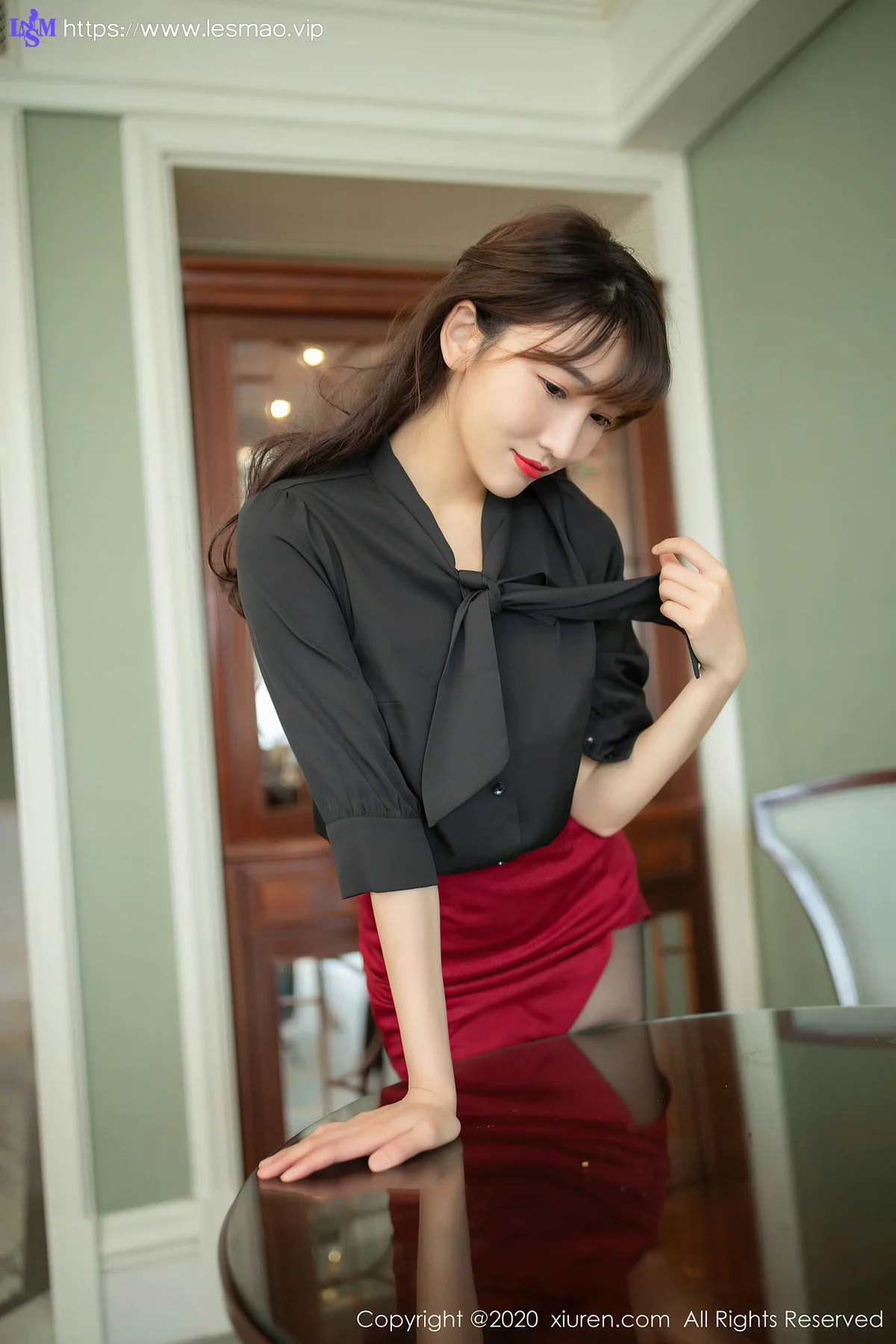 XiuRen 秀人 No.2498  制服ol旅拍写真 陆萱萱 - 13