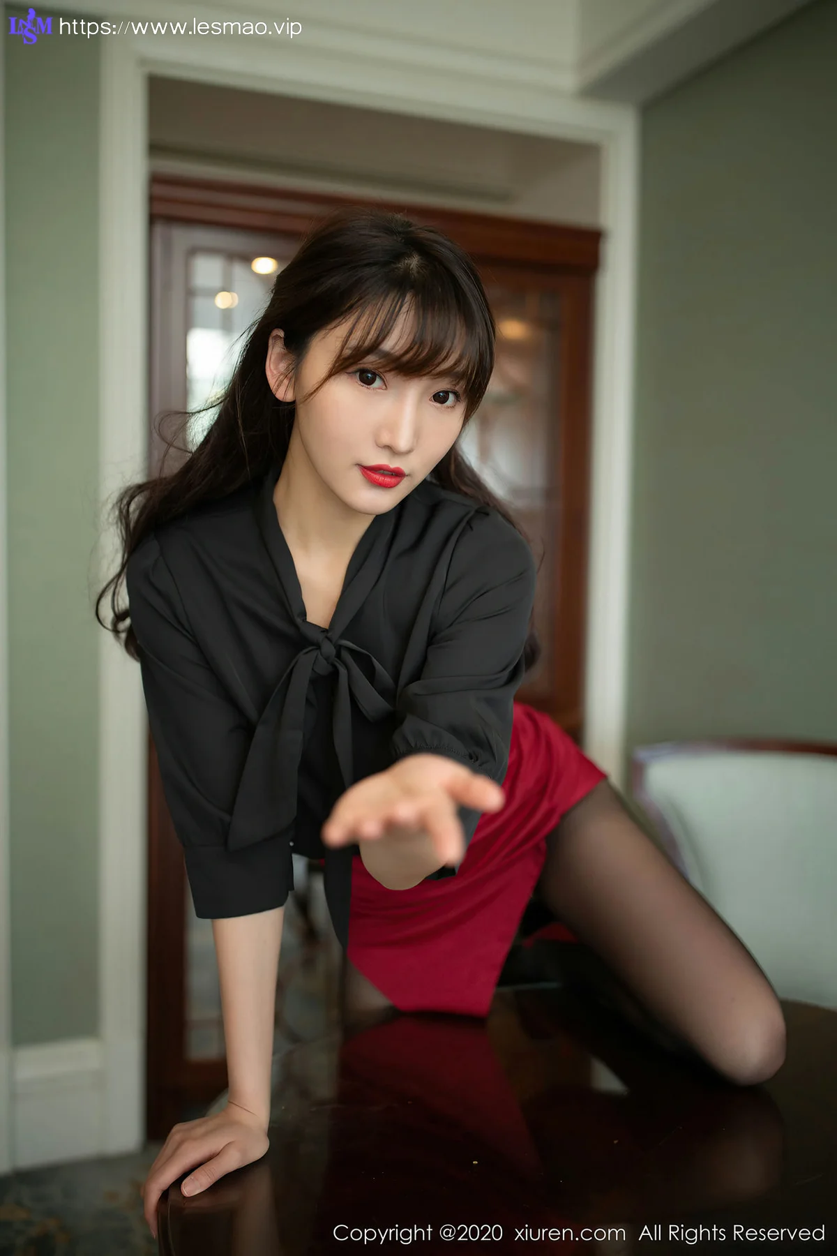 XiuRen 秀人 No.2498  制服ol旅拍写真 陆萱萱 - 15