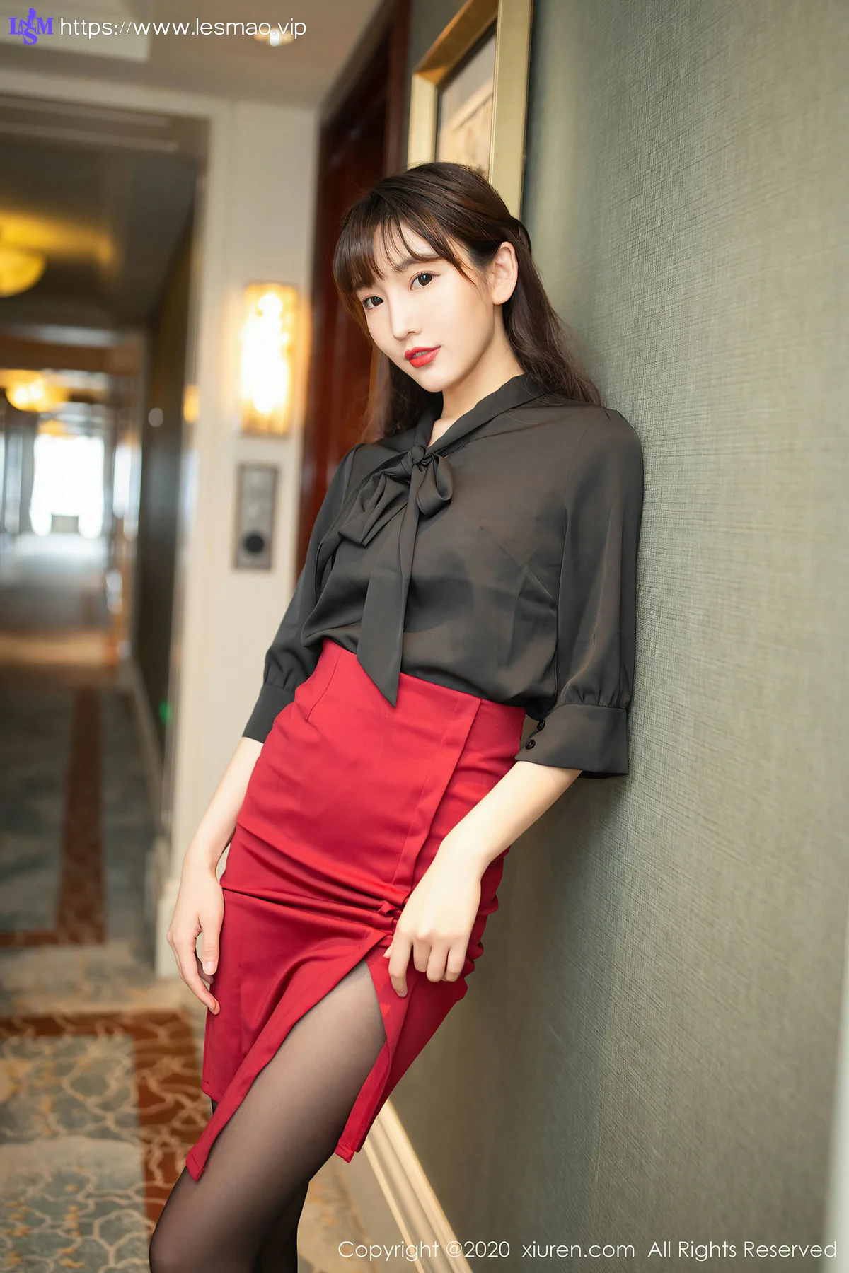 XiuRen 秀人 No.2498  制服ol旅拍写真 陆萱萱 - 23