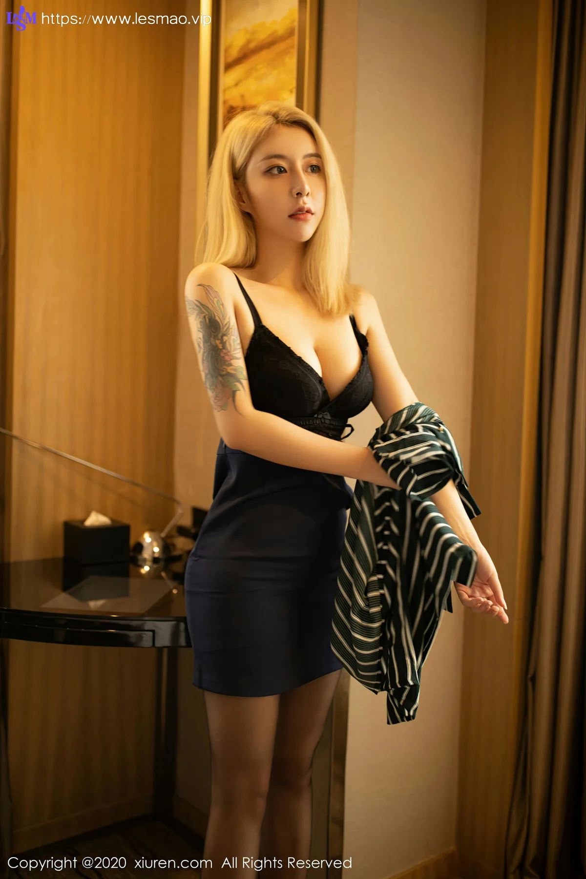 XiuRen 秀人 No.2592  娇小玲珑美女 糯米NM 条纹职场制服ol - 17
