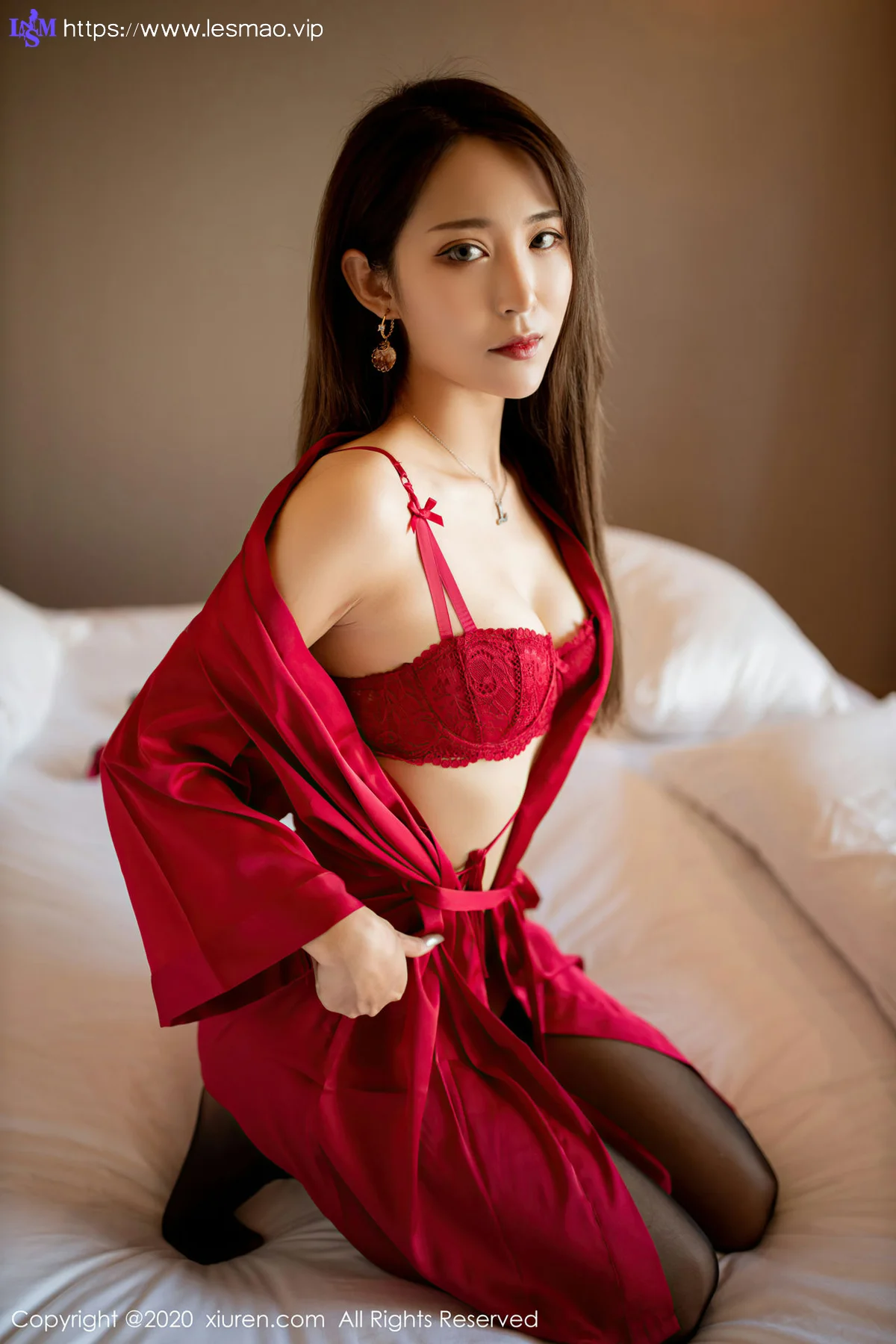 XiuRen 秀人 No.2691 周慕汐 猩红睡衣与极致黑丝 - 29