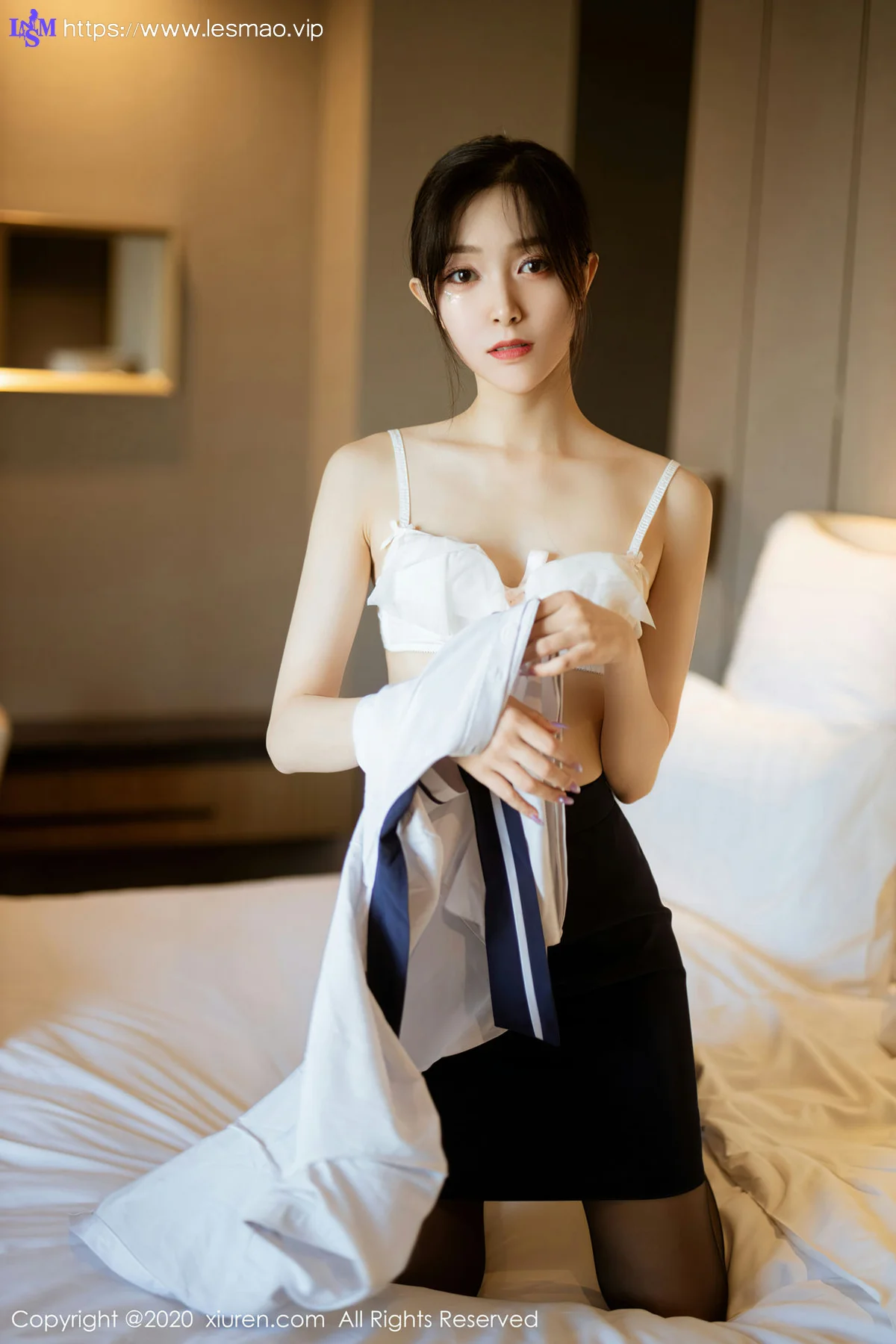 XiuRen 秀人 No.2735  新人模特 九千柒柒 苗条制服妹子 - 24