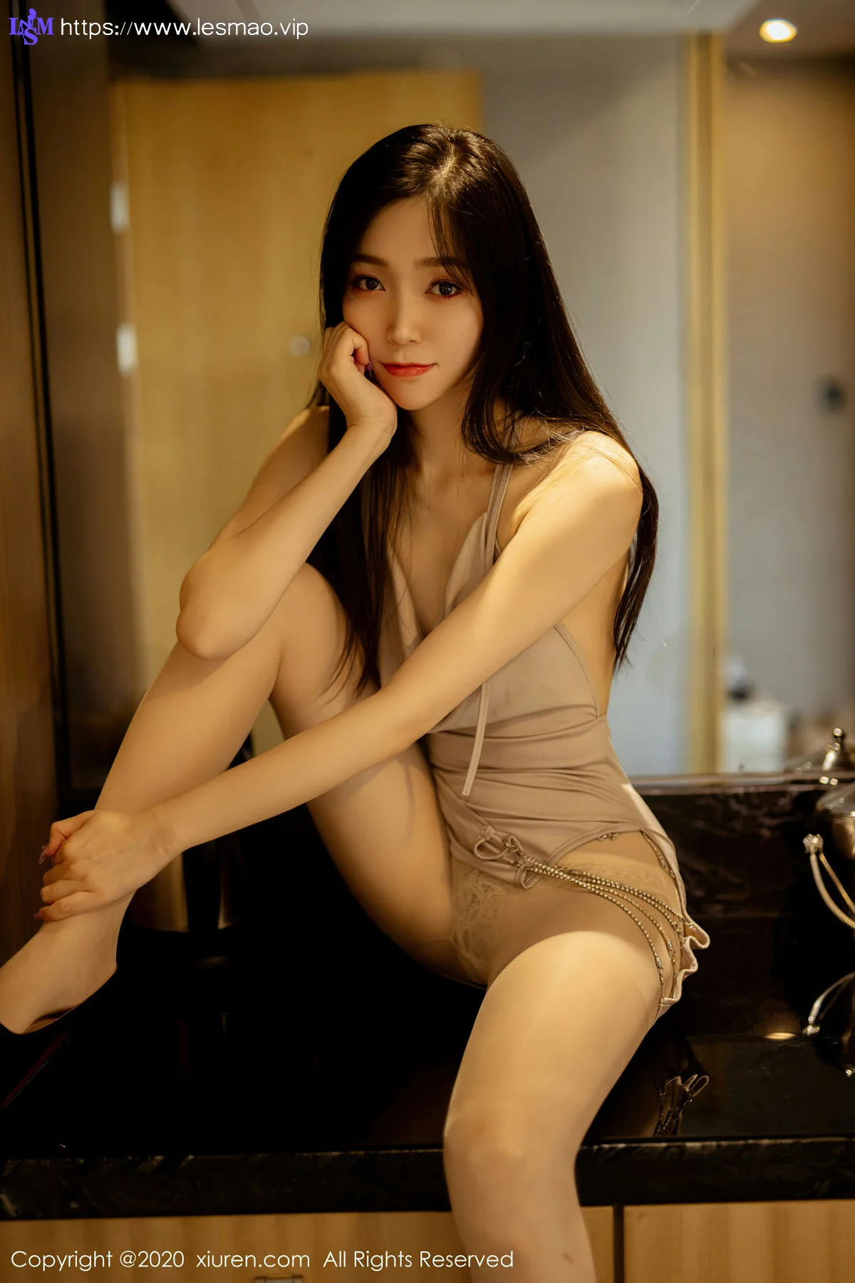 XiuRen 秀人 No.2764  吊裙丝袜 九千柒柒 - 25
