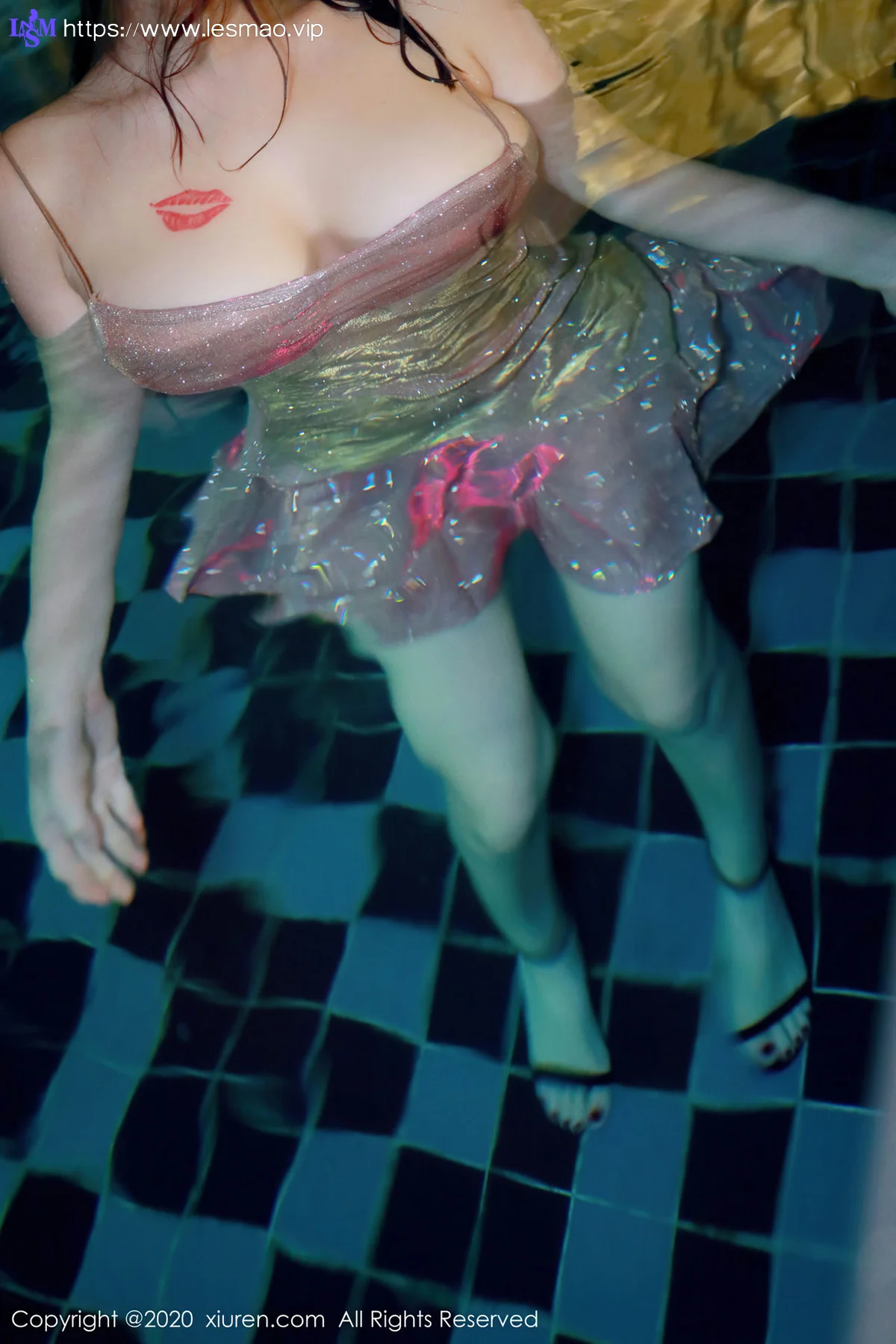 XiuRen 秀人 No.2779  美七 泳池巨乳礼裙 - 48