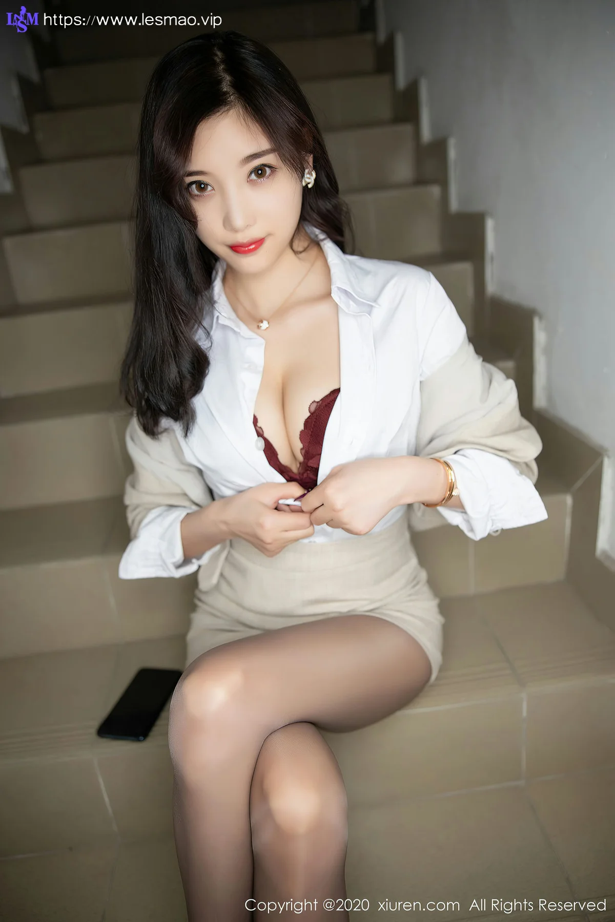 XiuRen 秀人 No.2864  米色职场制服 杨晨晨 - 40