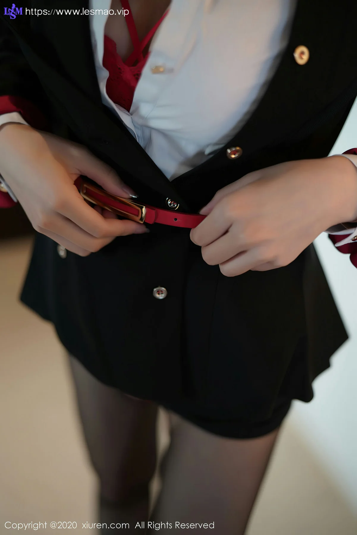 XiuRen 秀人 No.2915  空姐剧情写真 周于希 - 47