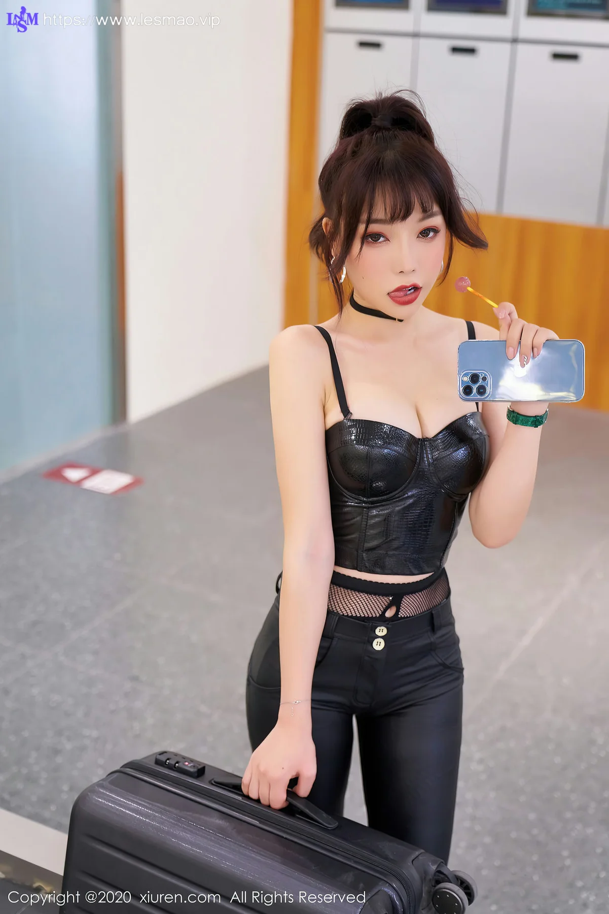 XiuRen 秀人 No.2921  不良少女狂野皮衣 芝芝 - 19