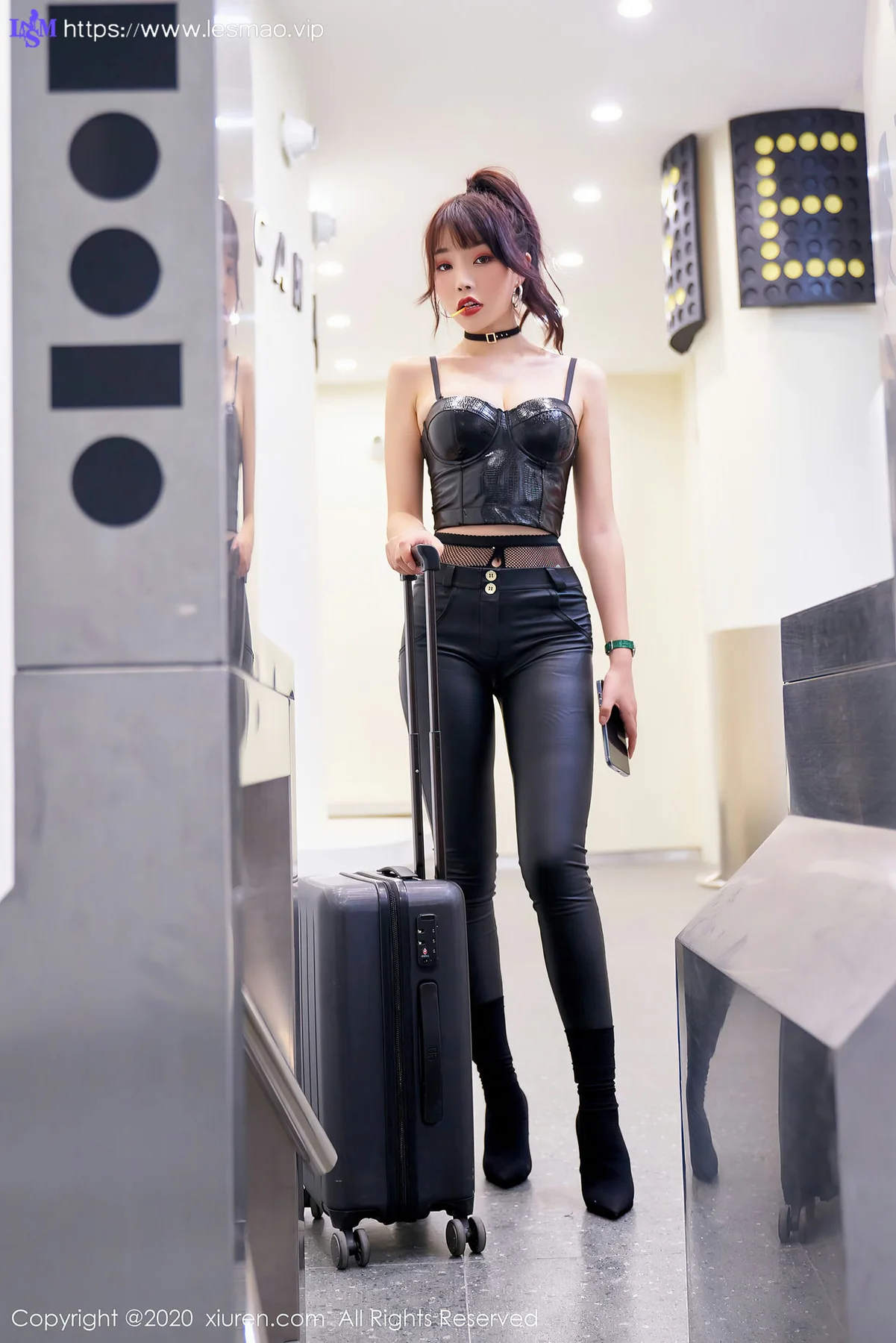 XiuRen 秀人 No.2921  不良少女狂野皮衣 芝芝 - 20