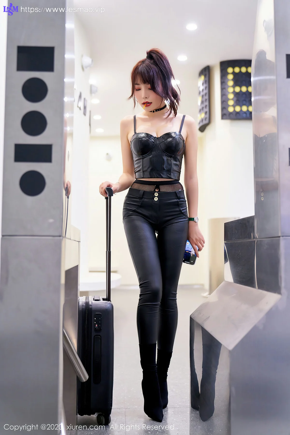 XiuRen 秀人 No.2921  不良少女狂野皮衣 芝芝 - 21