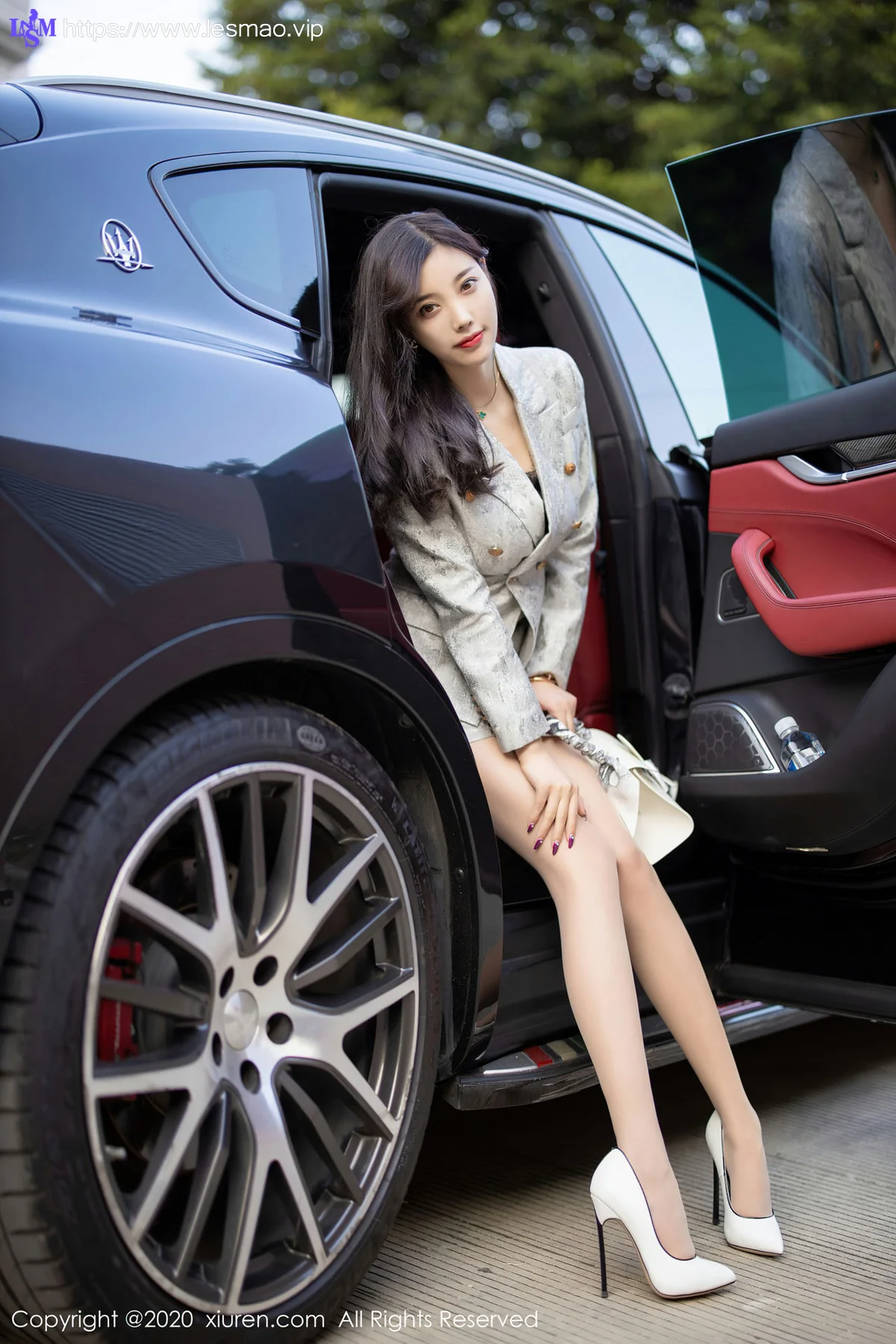 XiuRen 秀人 No.2928  香车美女车模 杨晨晨 - 13