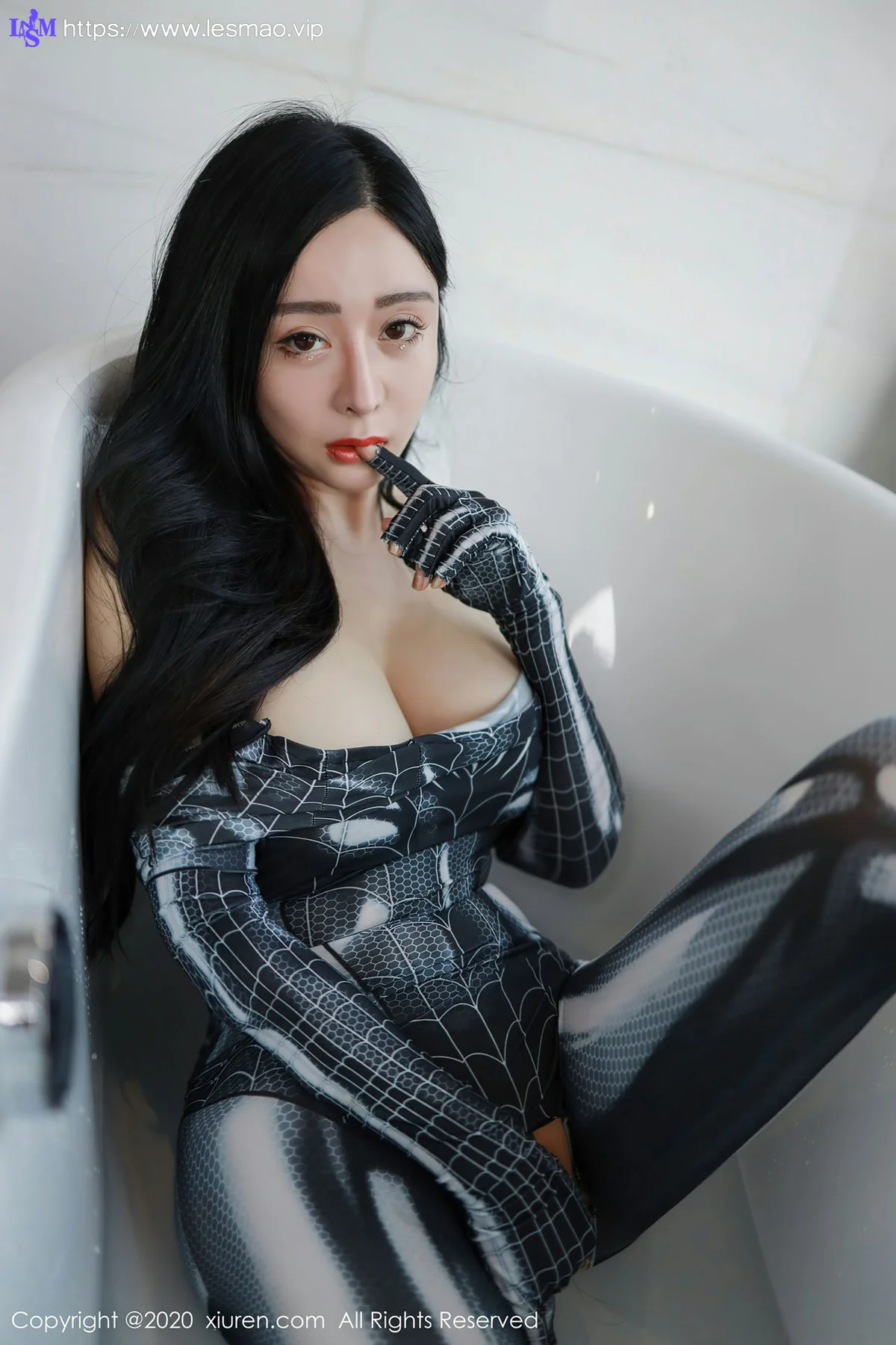 XiuRen 秀人 No.2951 蜘蛛侠皮衣  允爾 酥胸圆润美腿 - 44