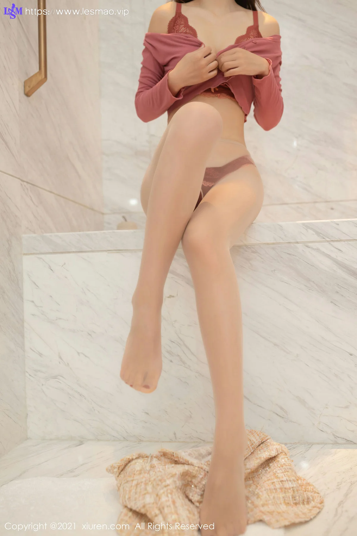 XiuRen 秀人 No.3017  妻子送酒后主题写真 唐安琪 - 35