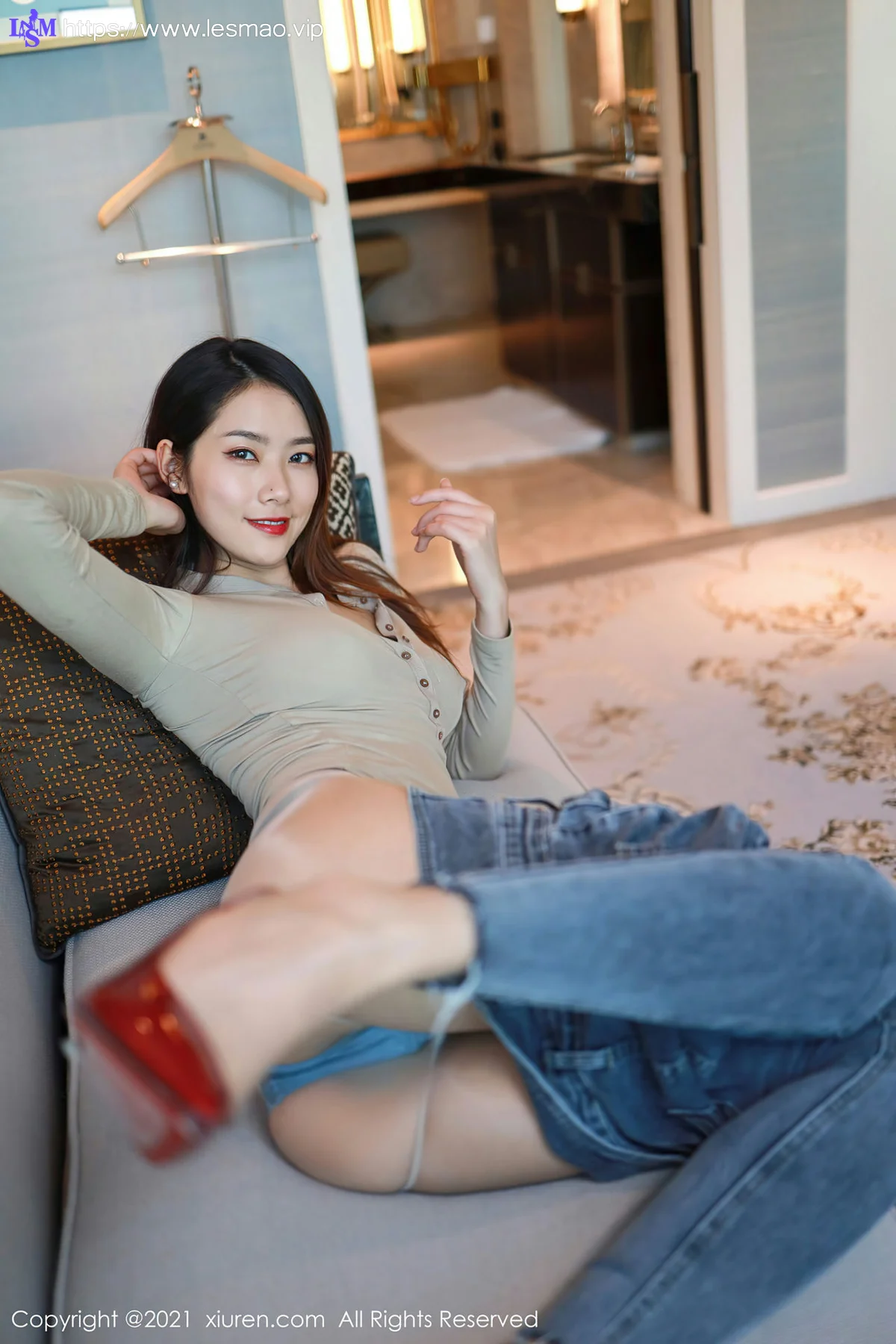 XiuRen 秀人 No.3039  真空爆乳 方子萱 牛仔朦胧黑丝 - 35