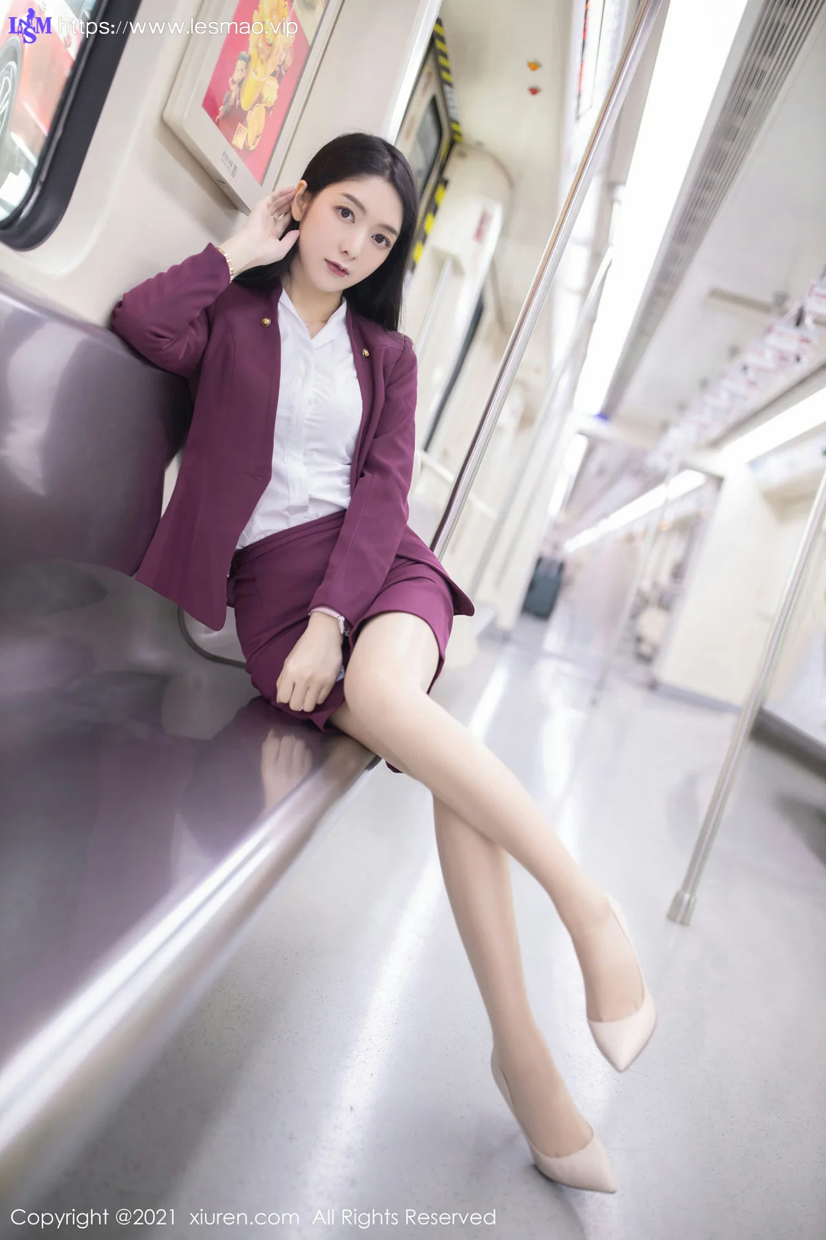 XiuRen 秀人 No.3092  angela小热巴 末班地铁酒红色职业 - 11