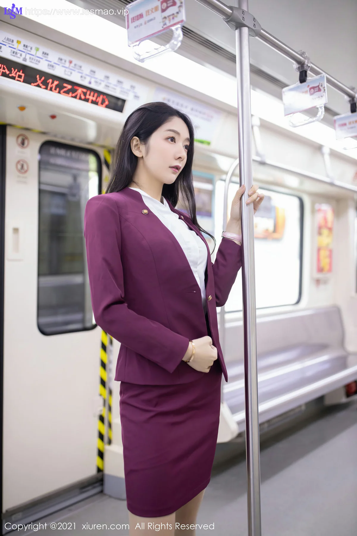 XiuRen 秀人 No.3092  angela小热巴 末班地铁酒红色职业 - 14