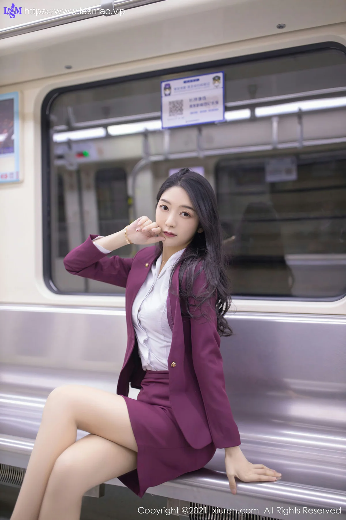 XiuRen 秀人 No.3092  angela小热巴 末班地铁酒红色职业 - 15